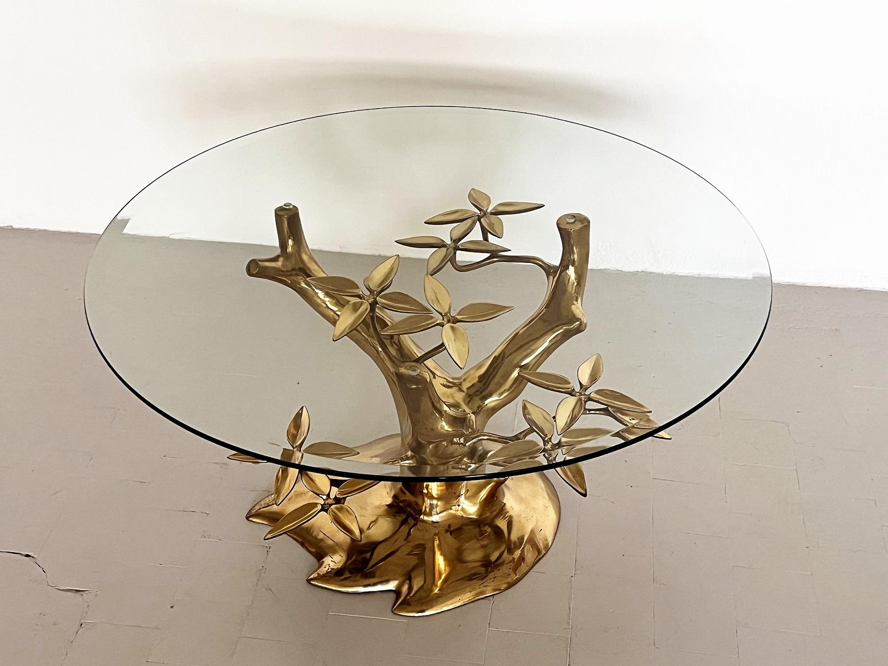 Midcentury Coffee Table in Full Brass and Cut Glass by Willy Daro, 1970s For Sale 8