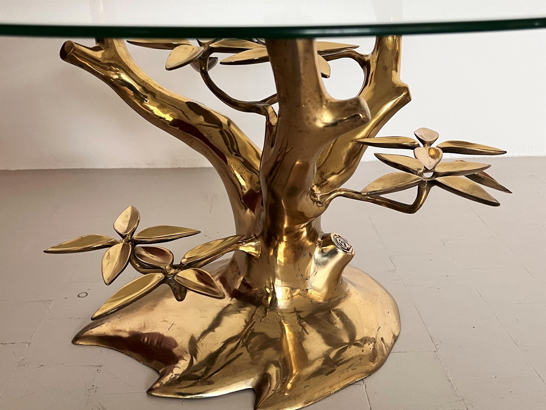 Midcentury Coffee Table in Full Brass and Cut Glass by Willy Daro, 1970s For Sale 10