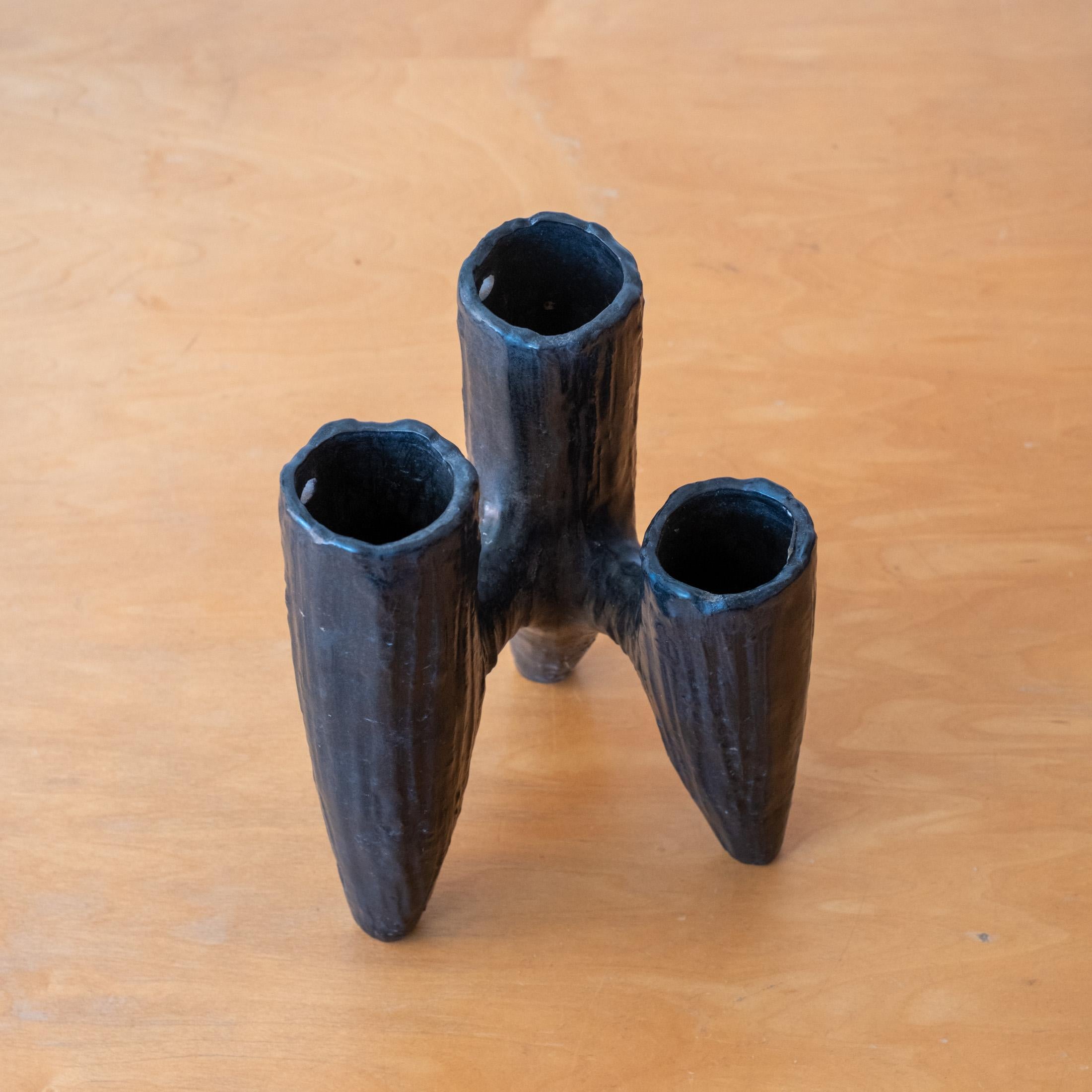 Giapponese Vaso scultura Ikebana in ceramica a tre rami, Giappone, 1960 in vendita