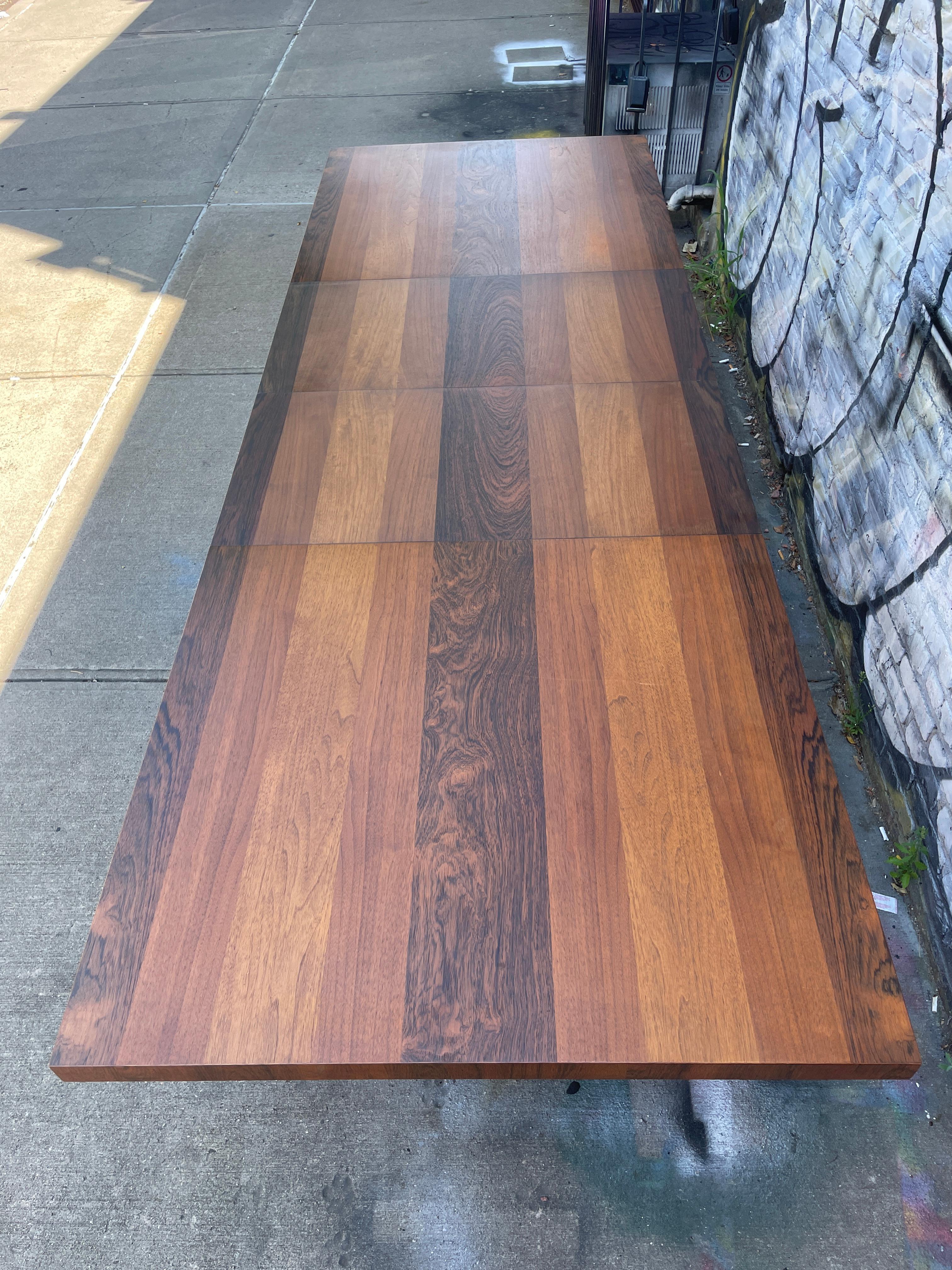 Midcentury Tri-Wood Expandable Dining Table by Milo Baughman with '2' Leaves For Sale 4
