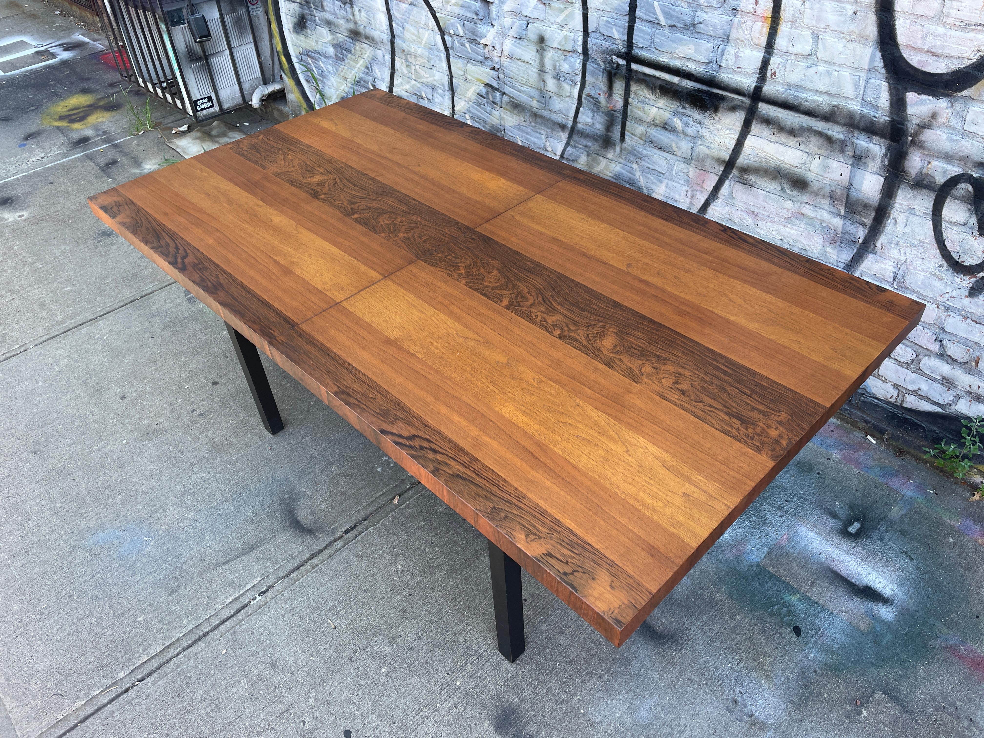 Midcentury Tri-Wood Expandable Dining Table by Milo Baughman with '2' Leaves In Good Condition For Sale In BROOKLYN, NY