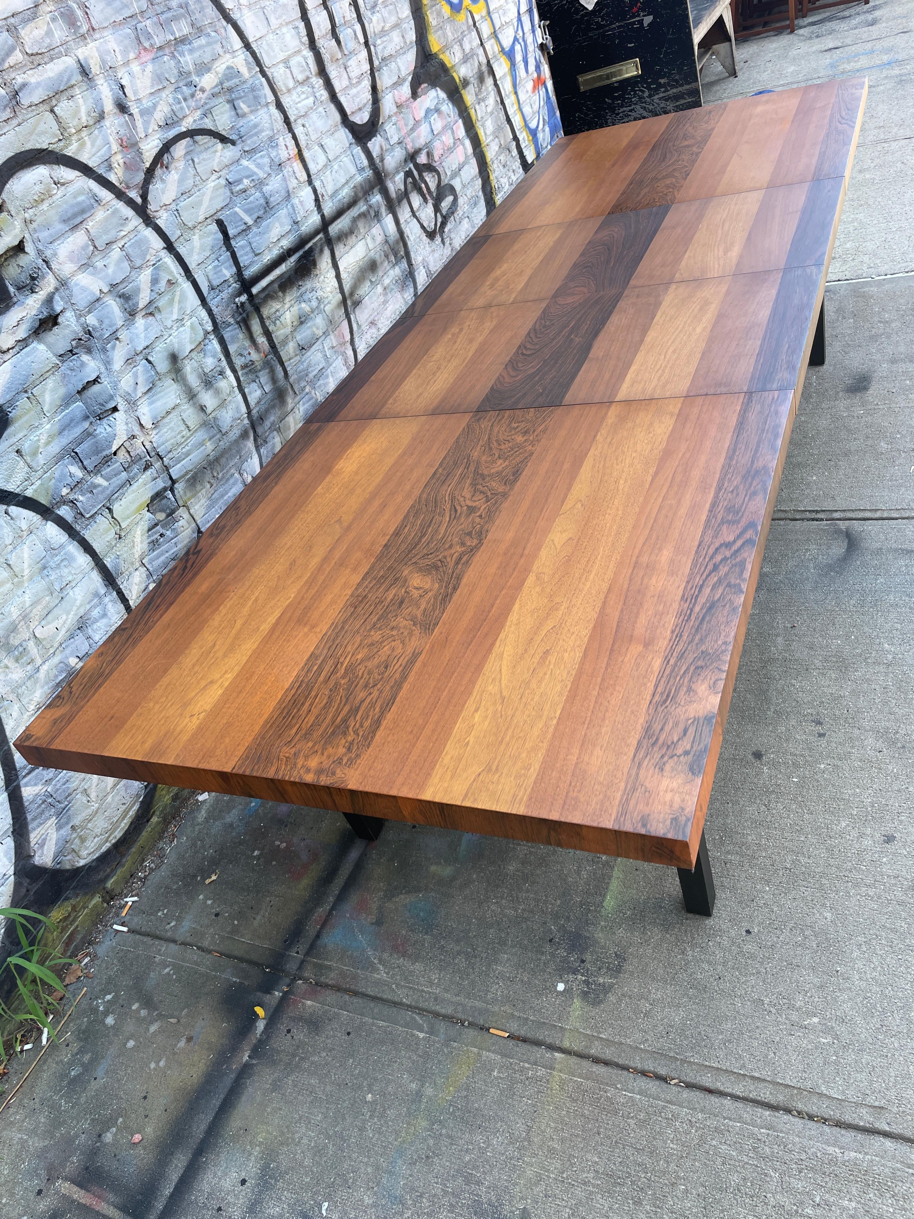 Midcentury Tri-Wood Expandable Dining Table by Milo Baughman with '2' Leaves For Sale 1