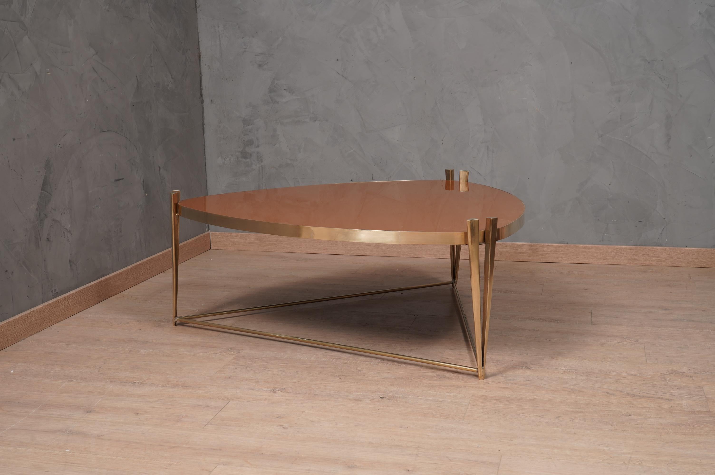 Pure mid-century Italian style, beautiful coffee table elegant linear but with a very engaging design.

The sofa table has a triangular shape and a completely brass structure. The top is formed by a brass band positioned on the side of a wooden top