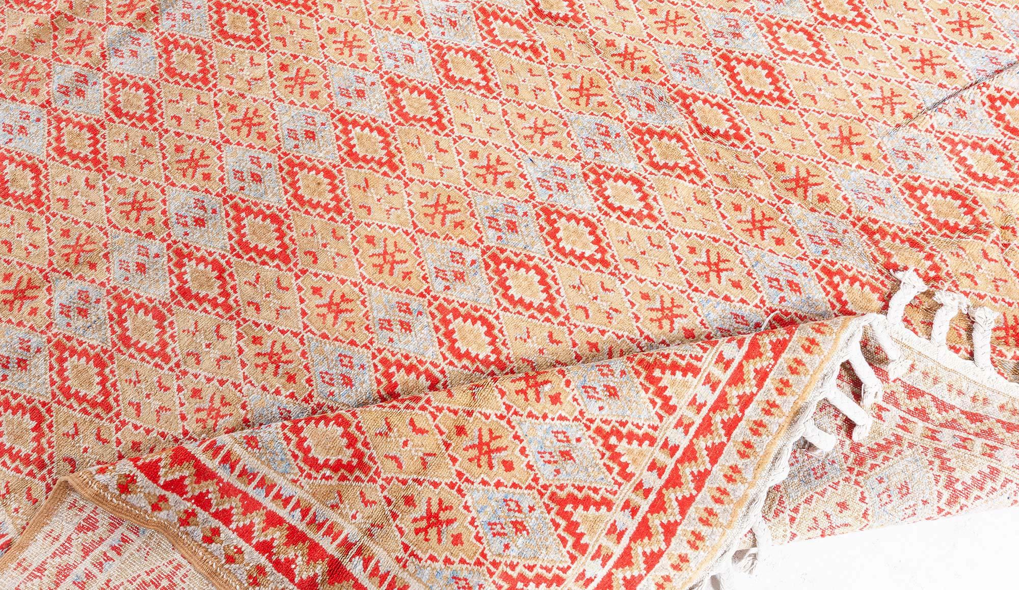 Noué à la main Tapis en laine artisanale marocaine tribale du milieu du siècle en vente