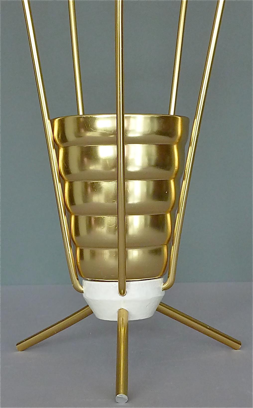 Dreibeiniger Sputnik-Schirmständer aus der Mitte des Jahrhunderts mit Griff in Gold, Weiß und Schwarz 1950er Jahre (Mitte des 20. Jahrhunderts) im Angebot