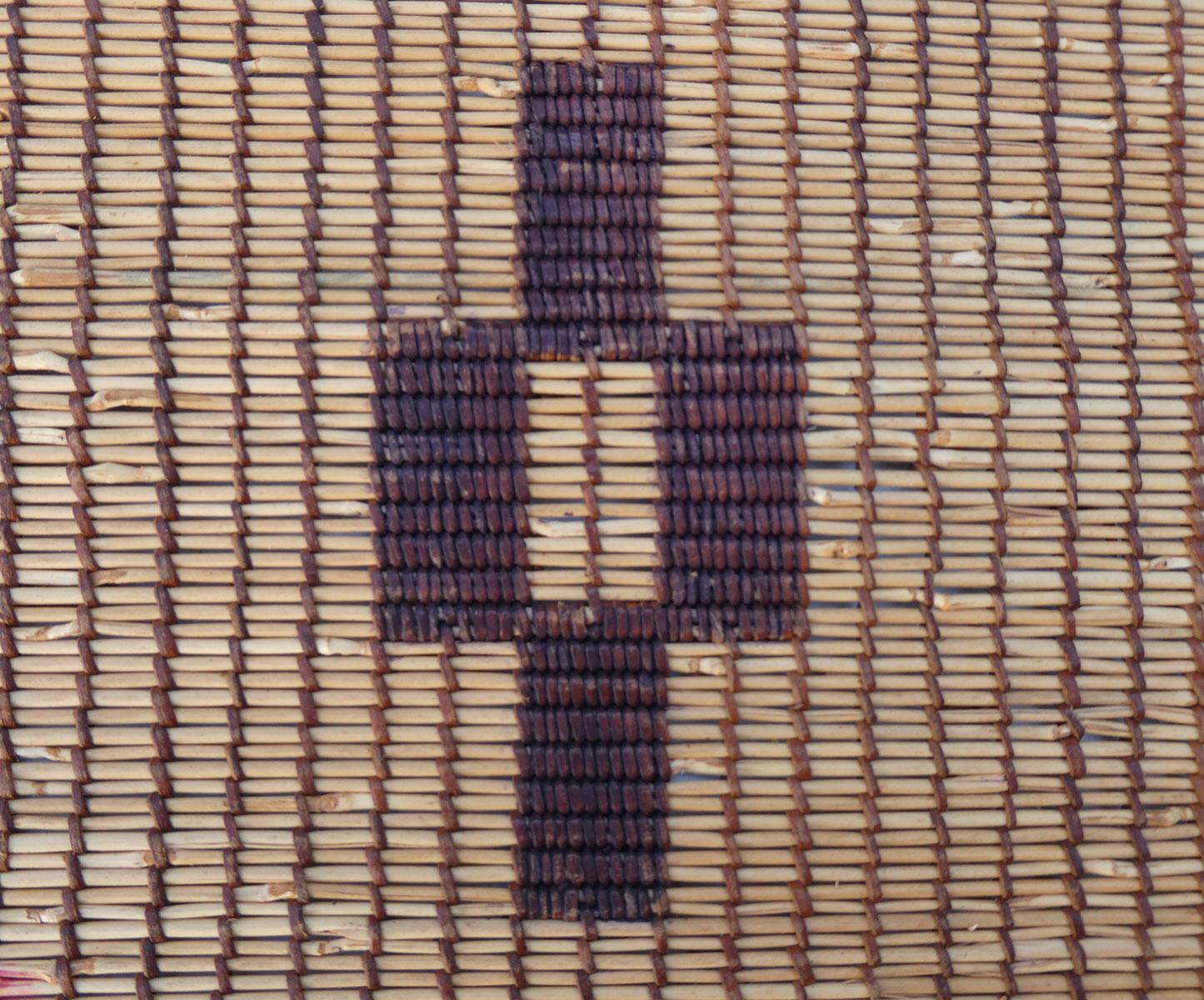 Fine XX secolo Tappetino Tuareg di metà secolo  3'9 x 3'10 in vendita