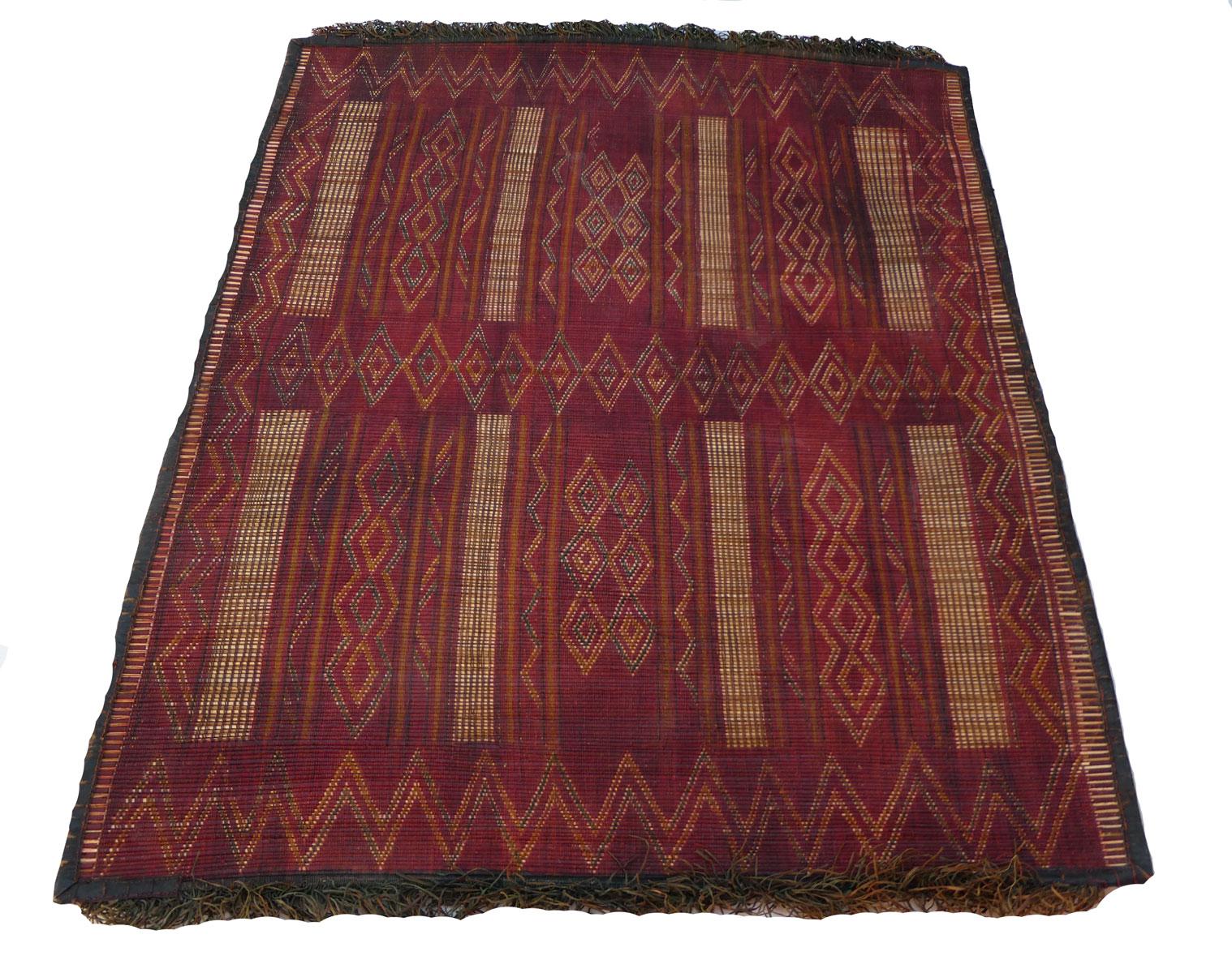 Milieu du XXe siècle Tapis Touareg Midcentury 3'3 x 4'3
