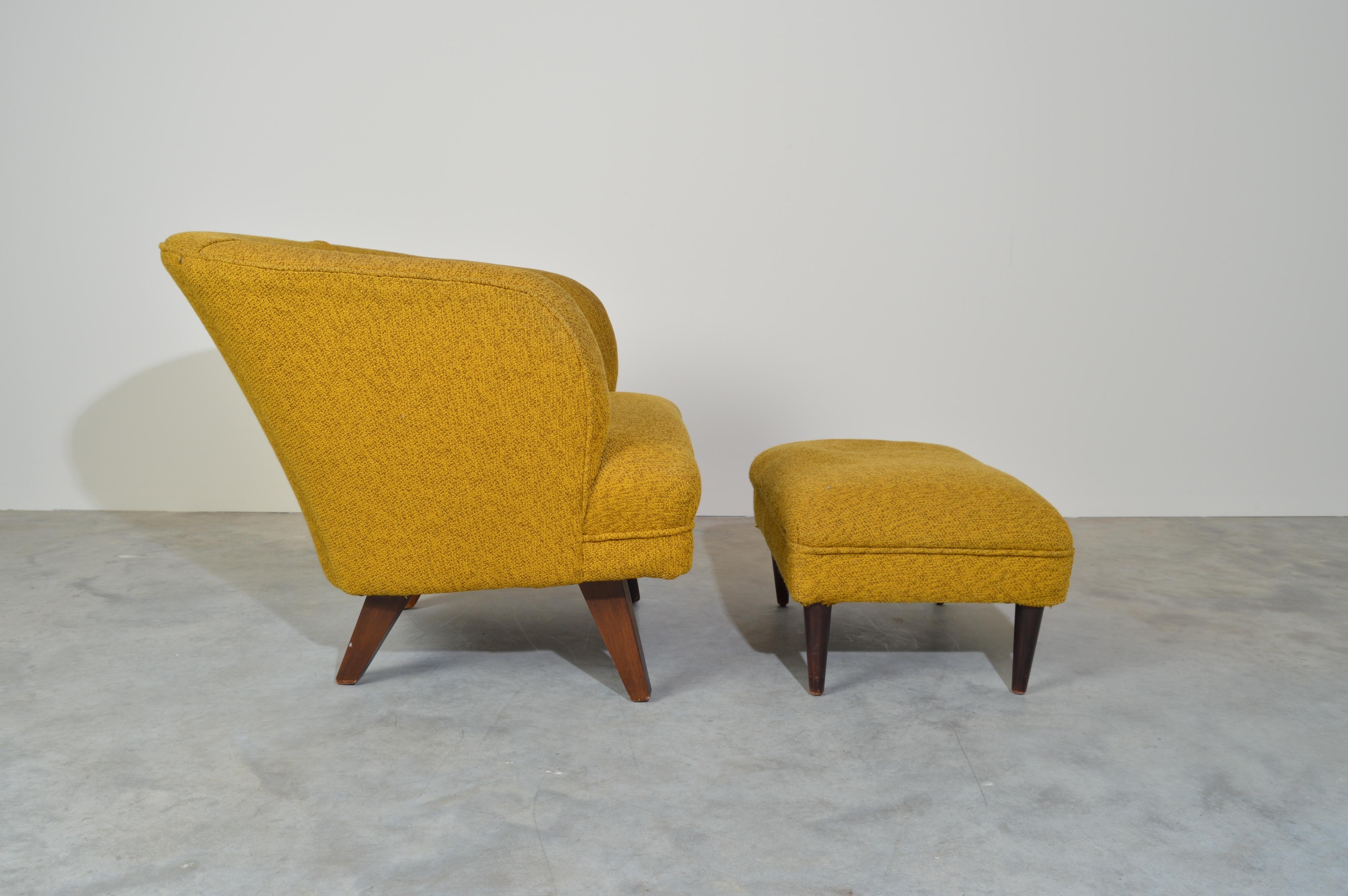 A 1950s lounge chair and ottoman having striking lines coupled with a comfortable design.
Original manufacturer is unknown. The quality is fantastic.
Dried foam inside the ottoman. The chair is great and ready for use!
Ottoman dimensions: 13 H x 24