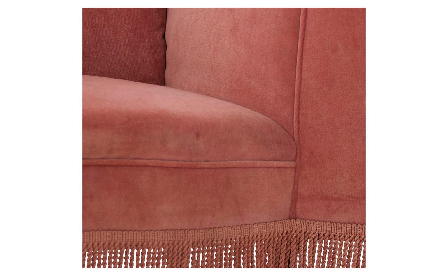 Midcentury Tufted Pink Velvet Tête-à-Tête Chair In Good Condition In Chicago, IL