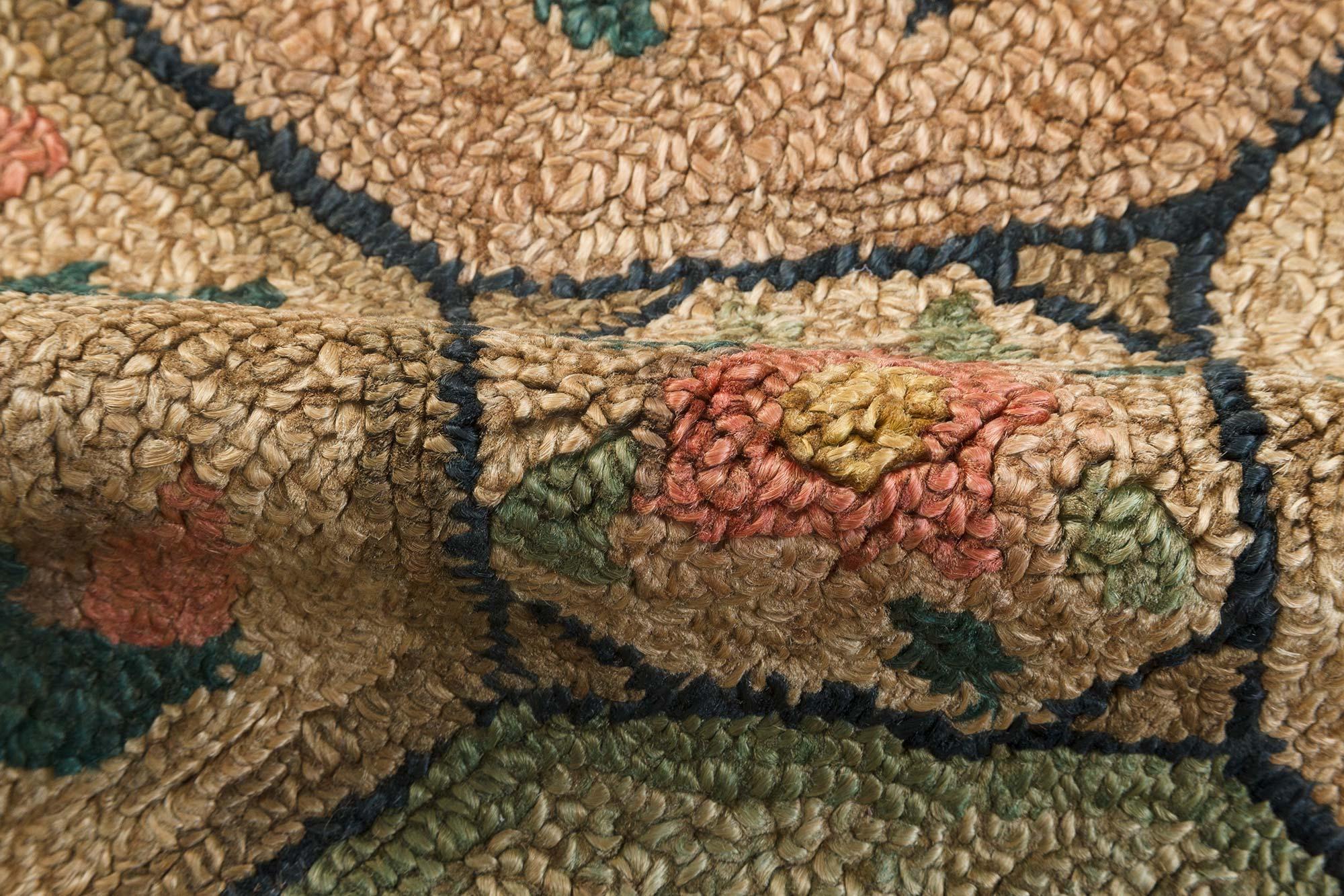 Midcentury floral American hooked rug
Size: 5'10