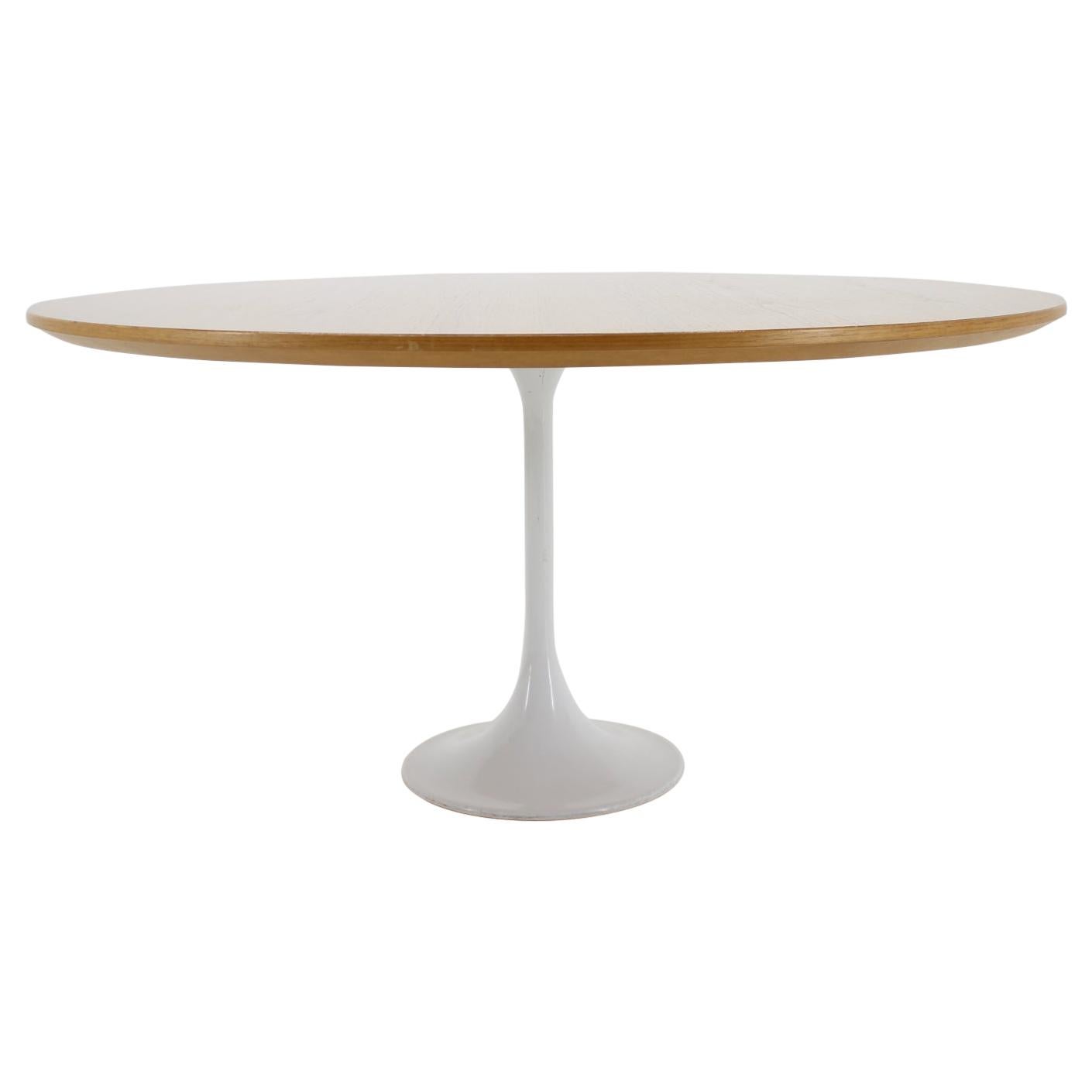 Table tulipe du milieu du siècle dans le style d'Eero Saarinen