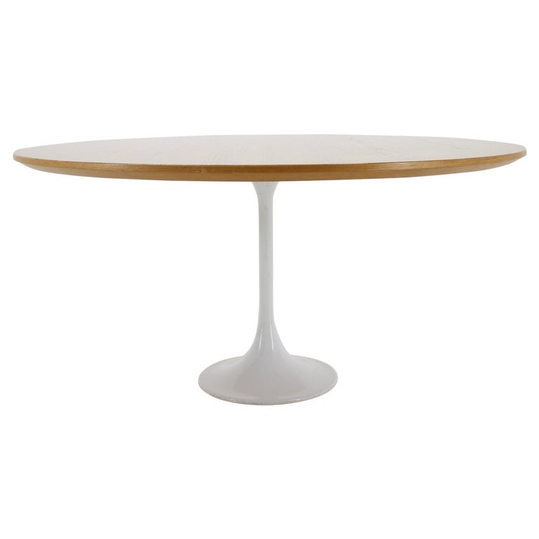 birth look in bottom Midcentury Tulip Table in Style of Eero Saarinen For Sale at 1stDibs