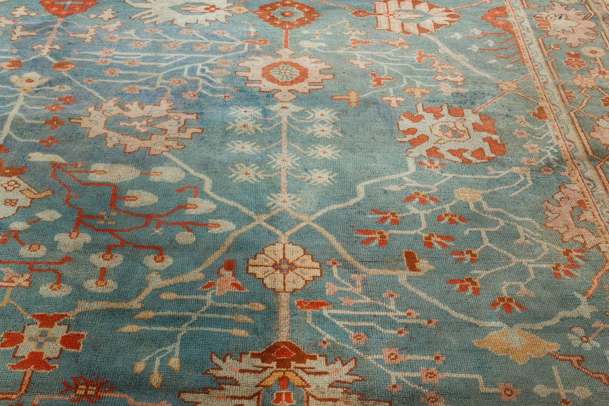 Türkischer Oushak-Teppich aus der Jahrhundertmitte, handgefertigt aus Wolle im Angebot 6