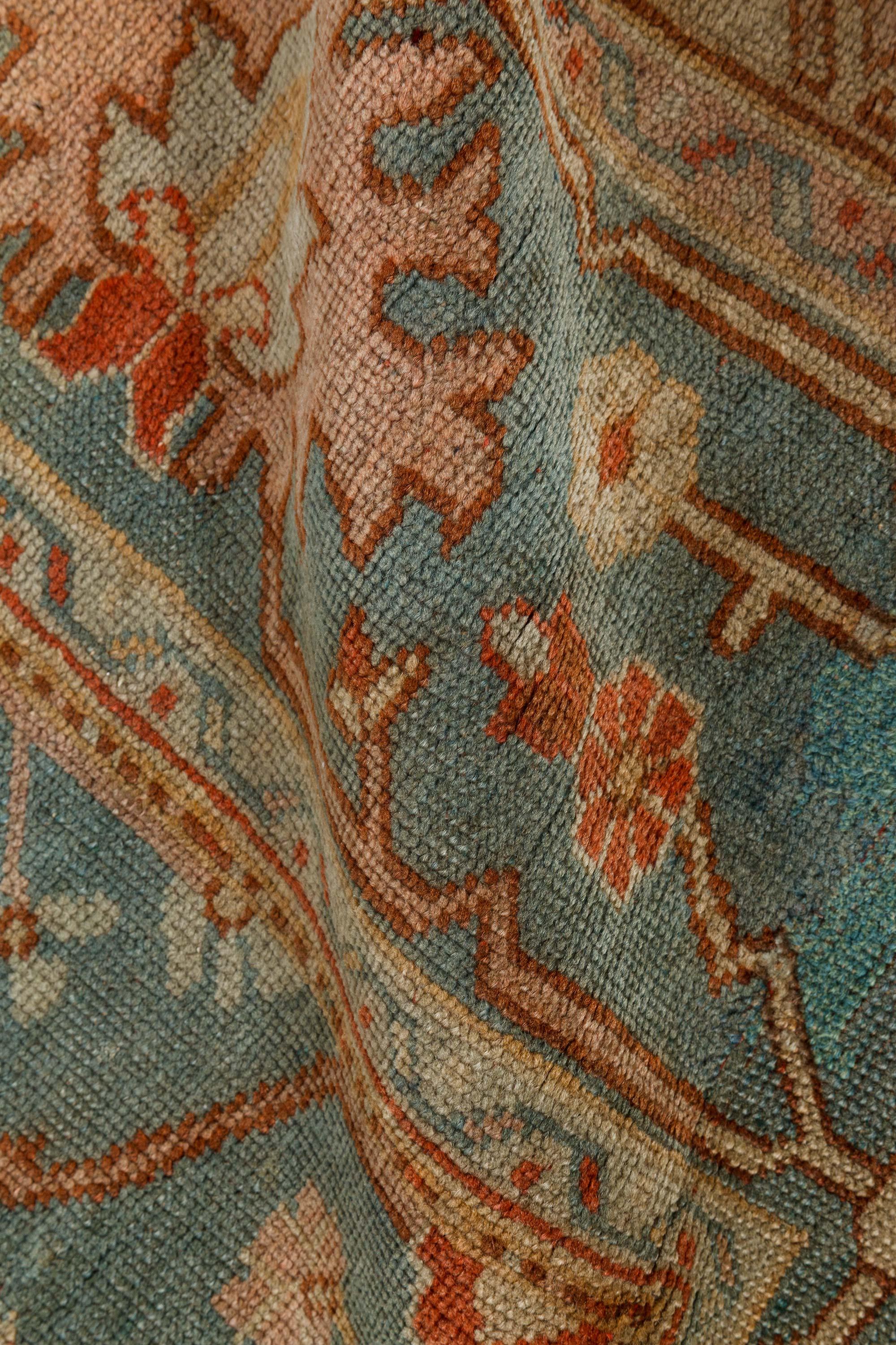 Türkischer Oushak-Teppich aus der Jahrhundertmitte, handgefertigt aus Wolle (20. Jahrhundert) im Angebot