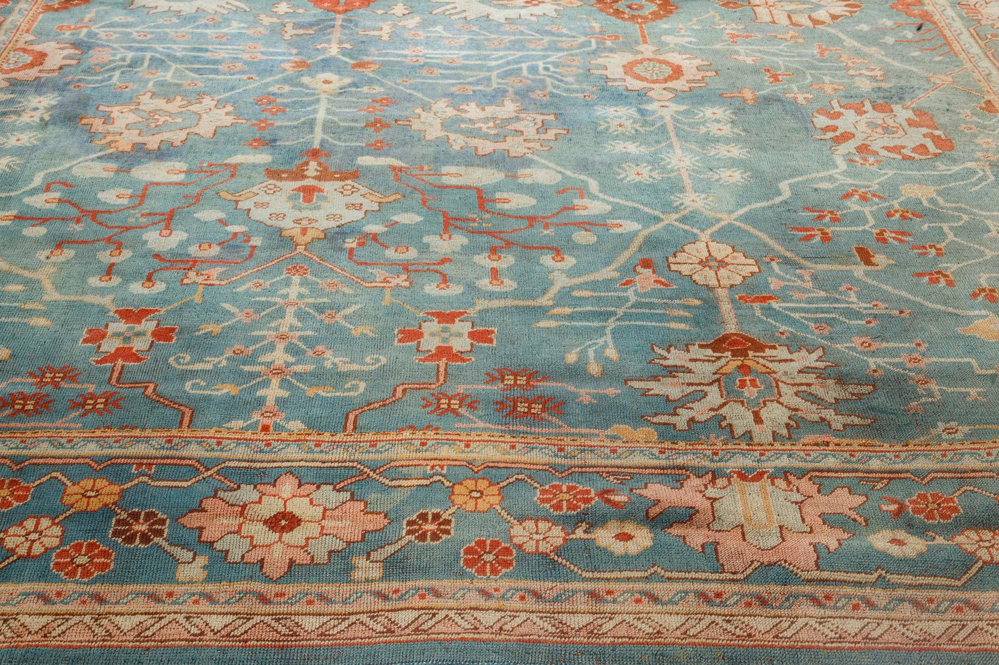 Türkischer Oushak-Teppich aus der Jahrhundertmitte, handgefertigt aus Wolle im Angebot 3