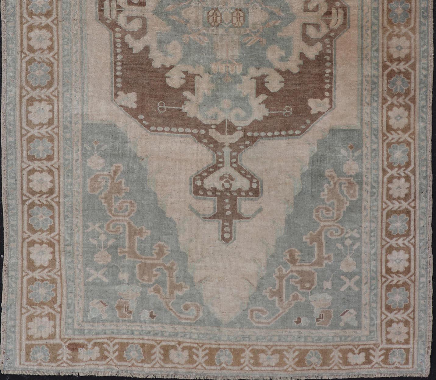 MidCentury Turkish Oushak Rug in Wool with Sub-Geometric Etched Medallion Design For Sale 1