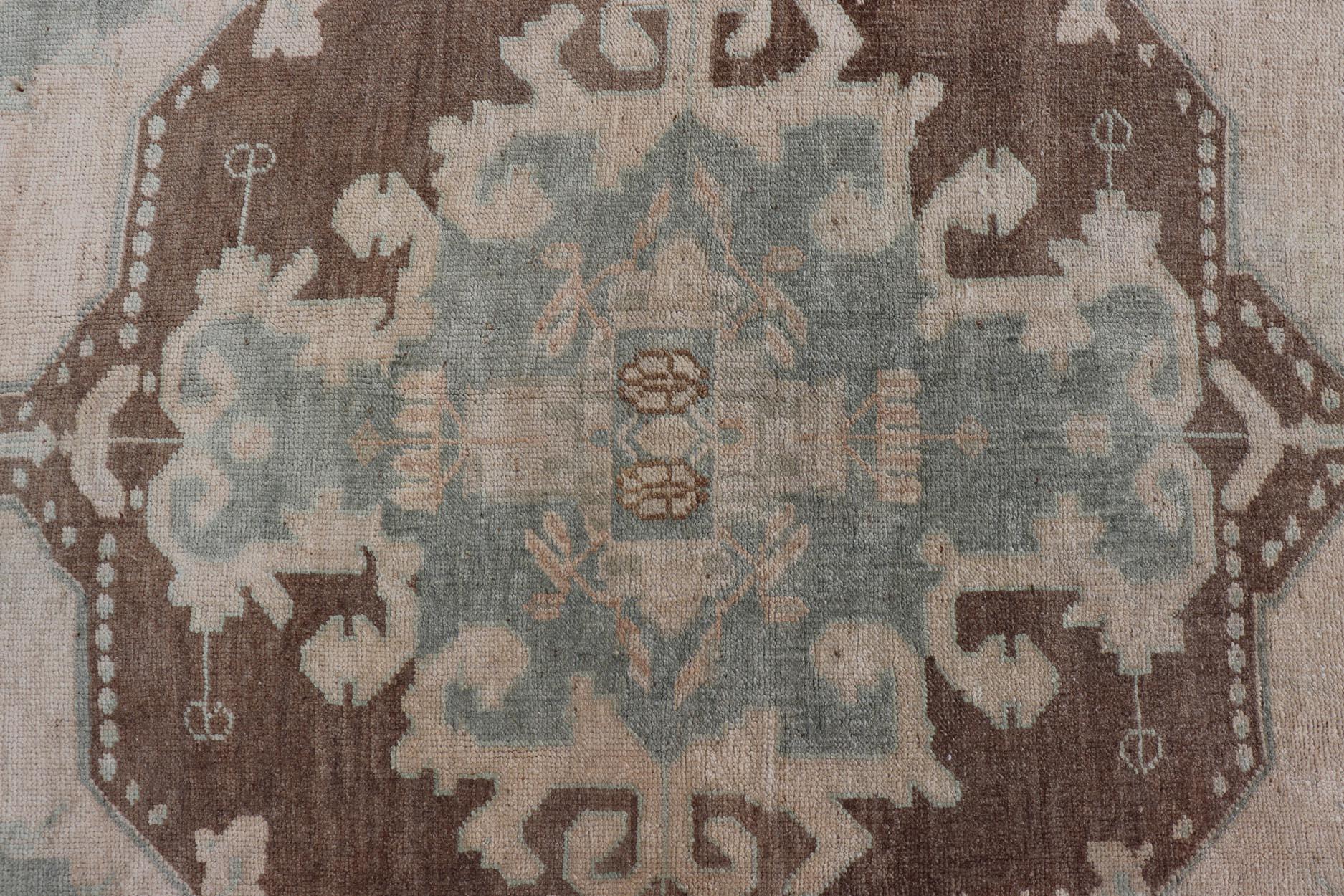 MidCentury Turkish Oushak Rug in Wool with Sub-Geometric Etched Medallion Design For Sale 4