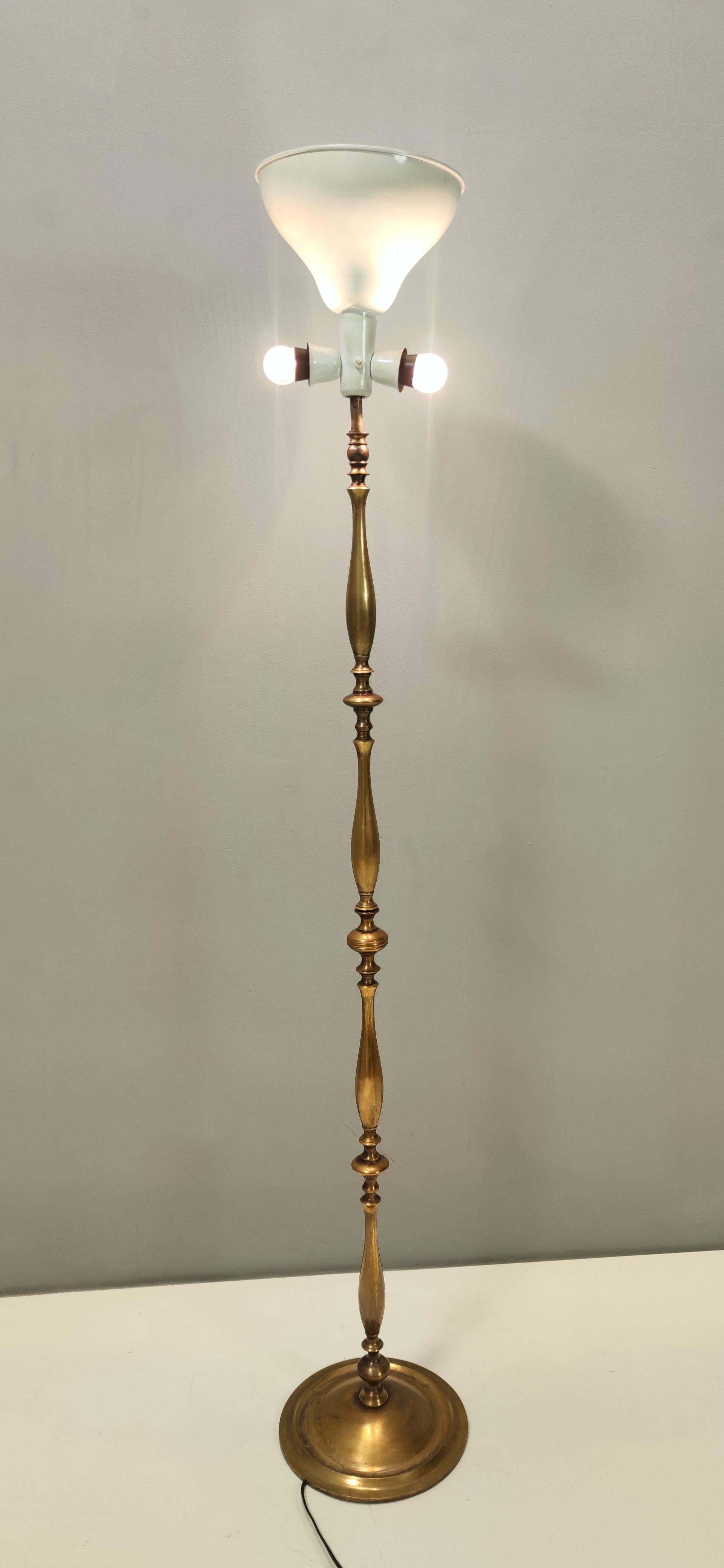 Vintage Turned Brass and Steel Floor Lamp with a Decorated Lampshade, Italy In Good Condition In Bresso, Lombardy