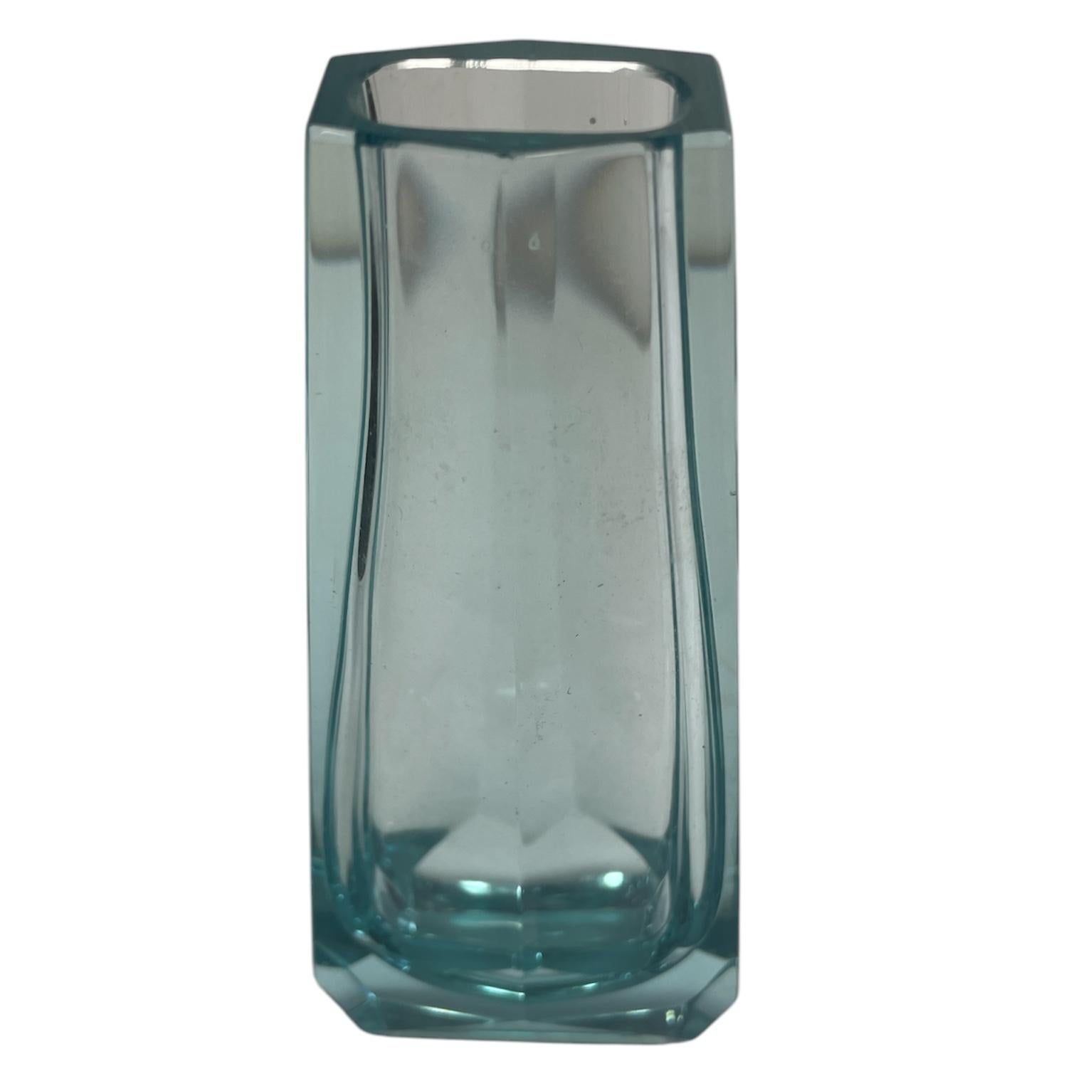 Midcentury Turquoise Blown Glass Vase, Hand-carved, Art Deco Style In condizioni buone in vendita a Ciudad Autónoma Buenos Aires, AR