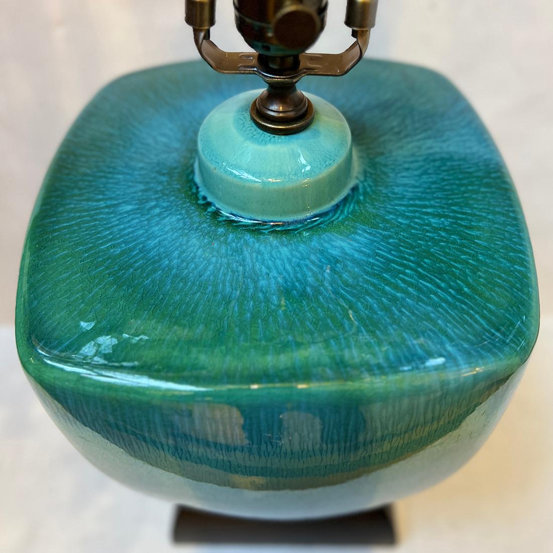Lámpara de porcelana turquesa de mediados de siglo en Bueno estado para la venta en New York, NY