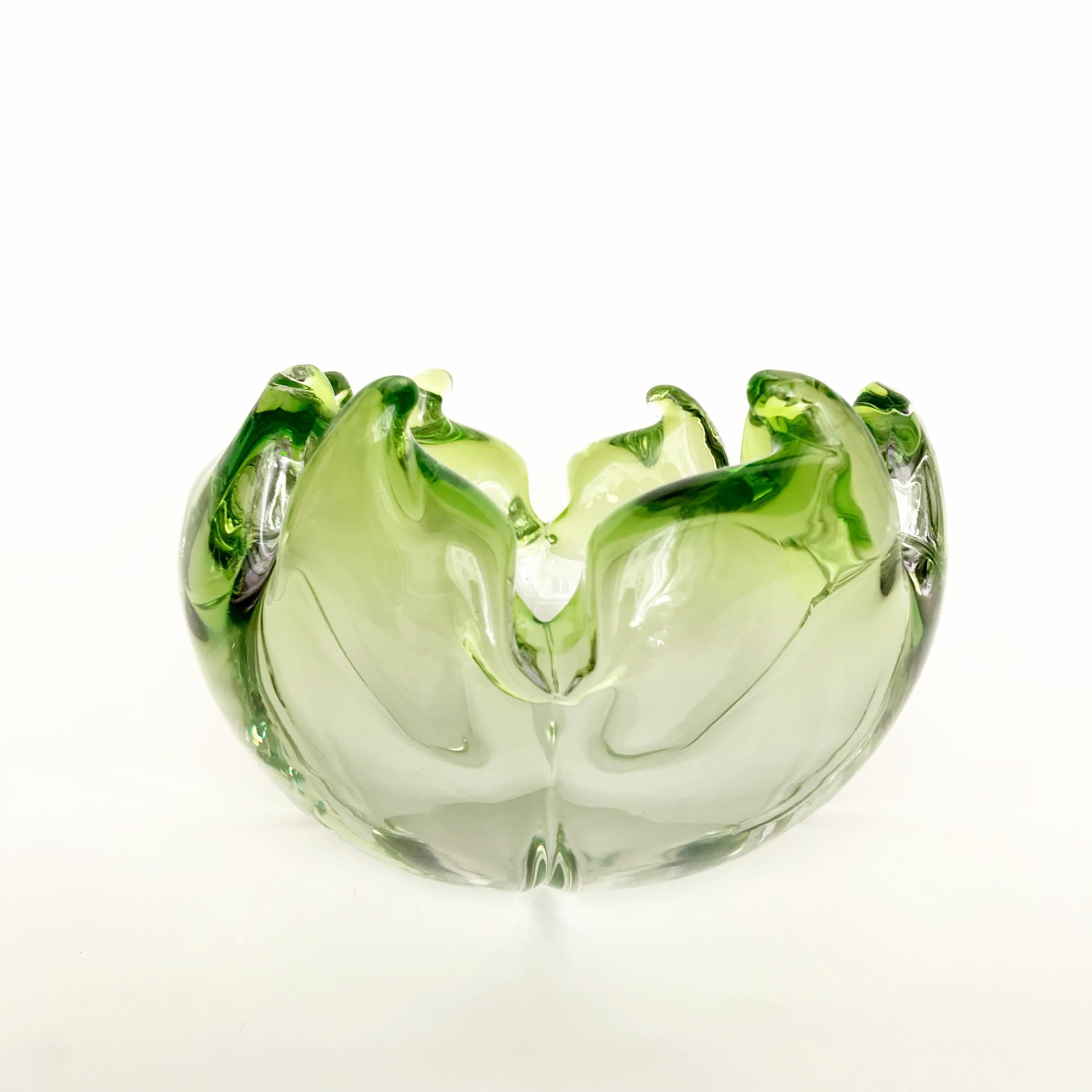 Midcentury Twisted Flame Blown Green Murano Art Glass Bowl, Italy, 1950s 2
