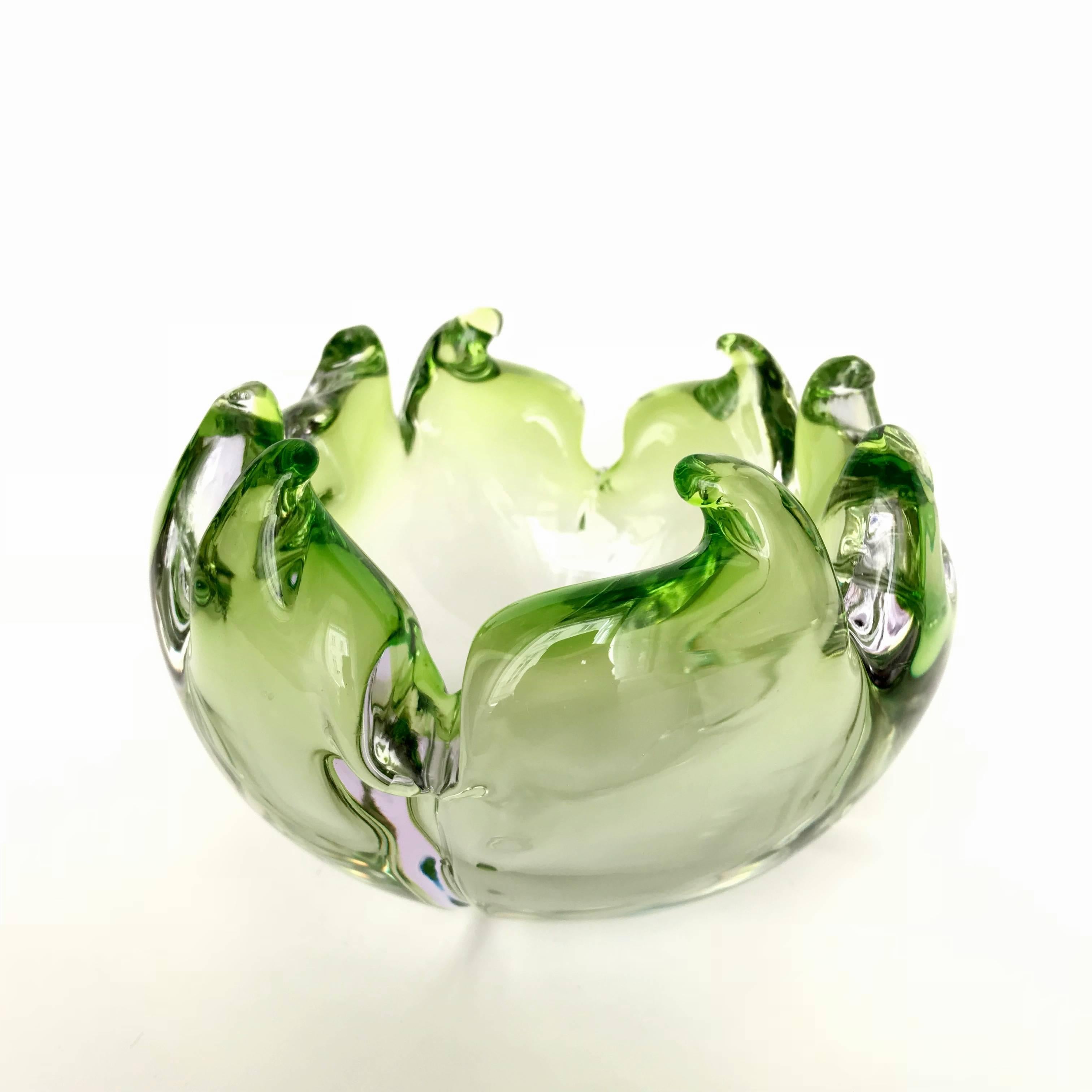 Midcentury Twisted Flame Blown Green Murano Art Glass Bowl, Italy, 1950s 1