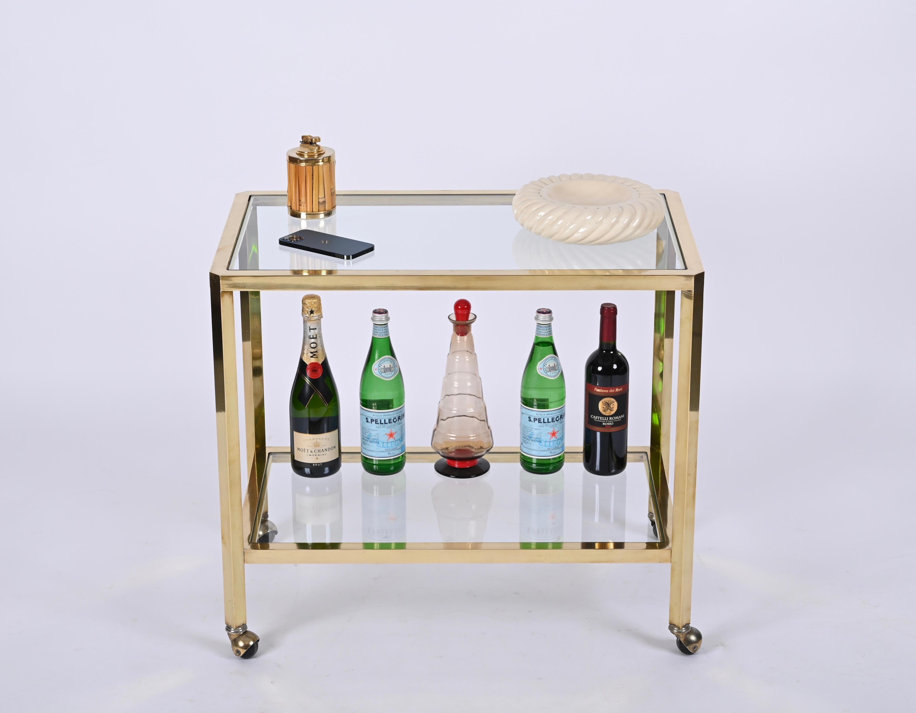 Midcentury Two Levels Glass and Brass Italian Service Bar Cart, 1970s In Good Condition For Sale In Roma, IT