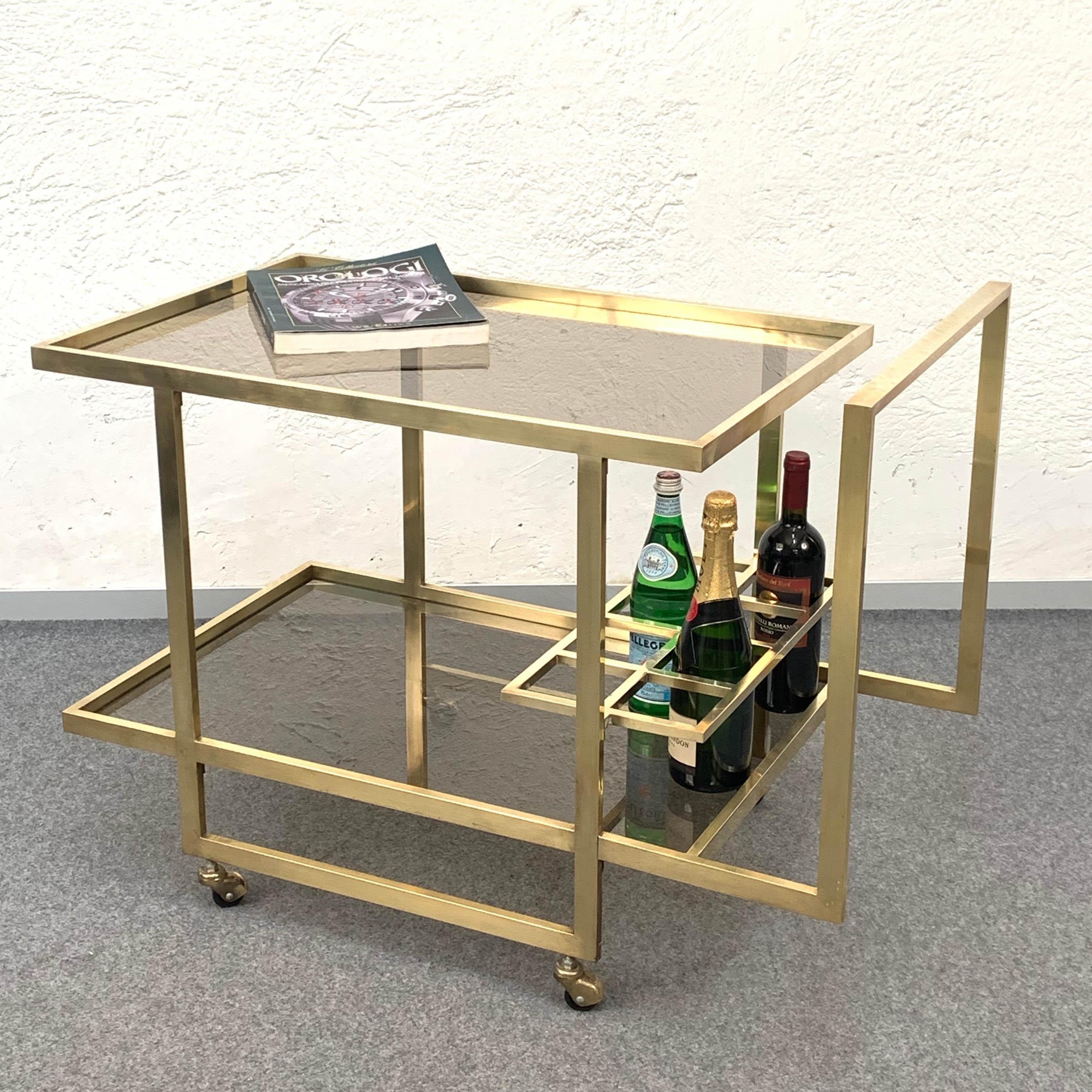 Midcentury Two Levels Smoked Glass and Brass Bar Cart with Bottle Holder, 1970s For Sale 4