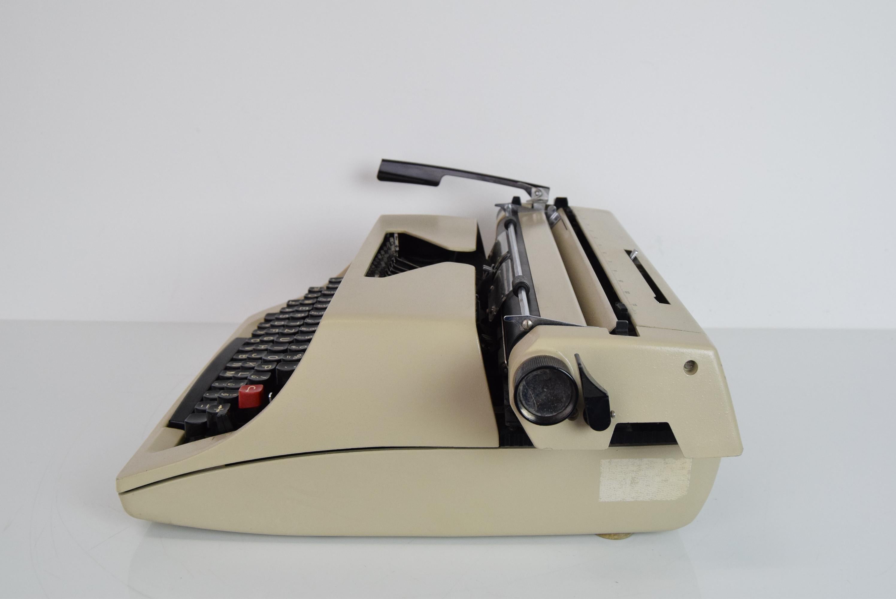 1980s typewriter