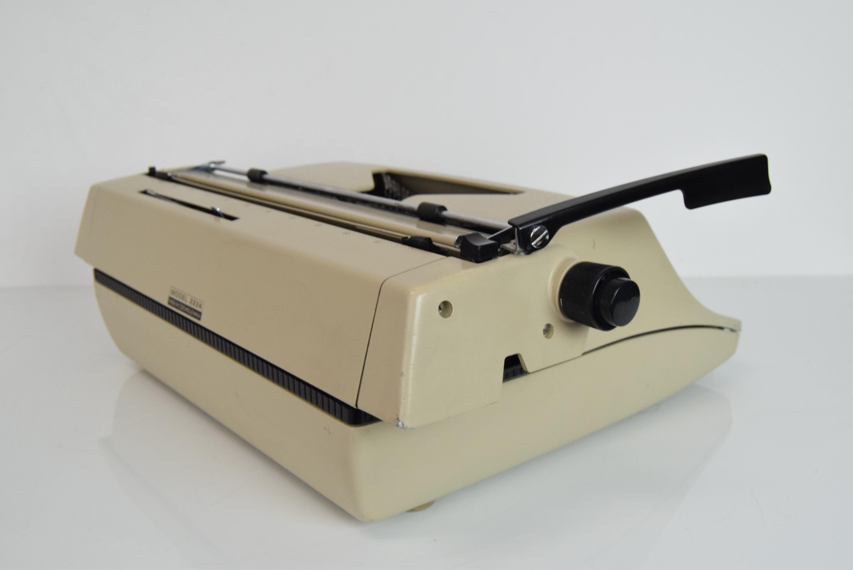 Midcentury Typewriter/Consul, Type 2224, 1980s In Good Condition For Sale In Praha, CZ