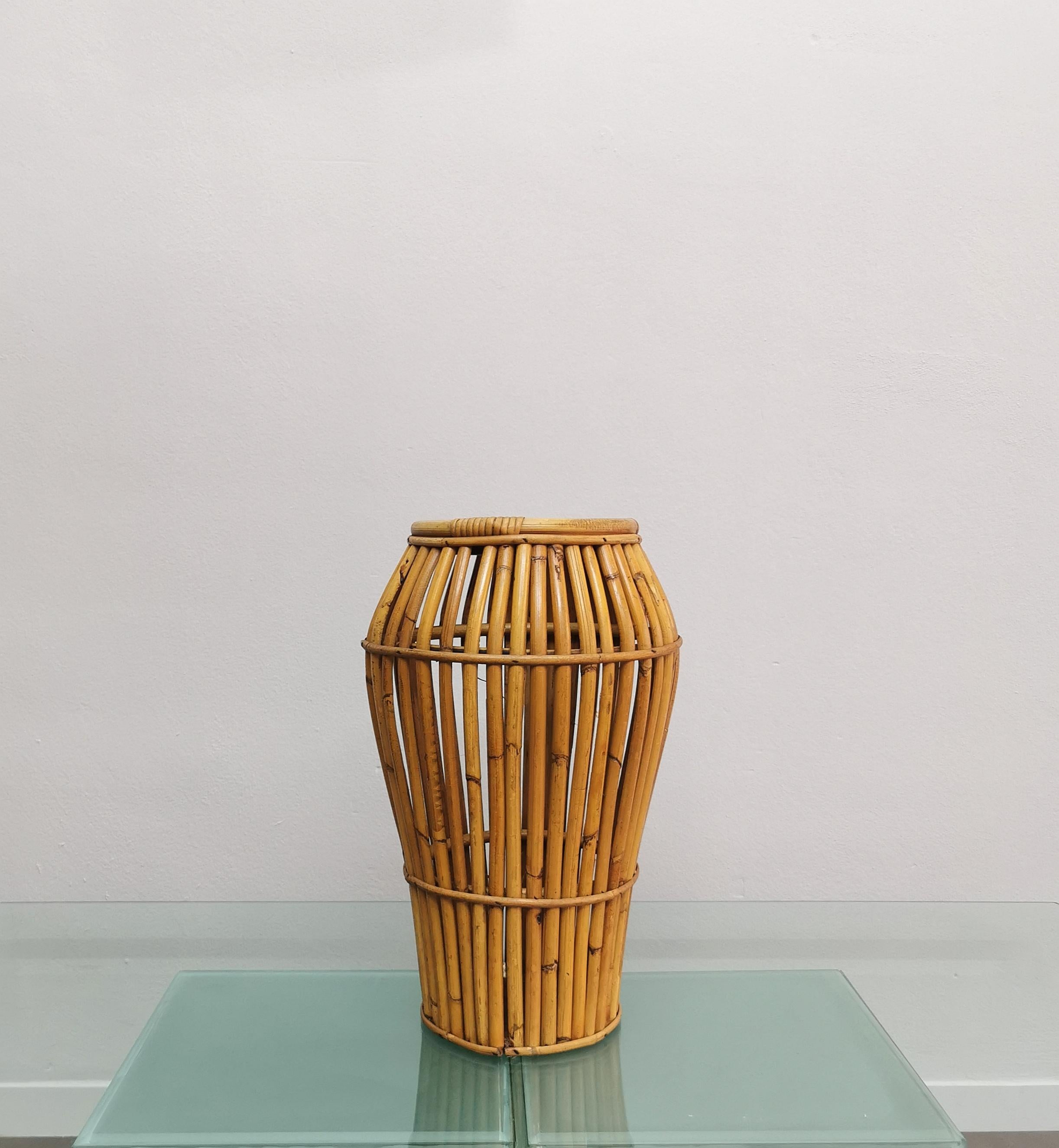 Umbrella stand made with bamboo canes designed in the style of the Italian designer Vittorio Bonacina and produced in Italy in the 60s.