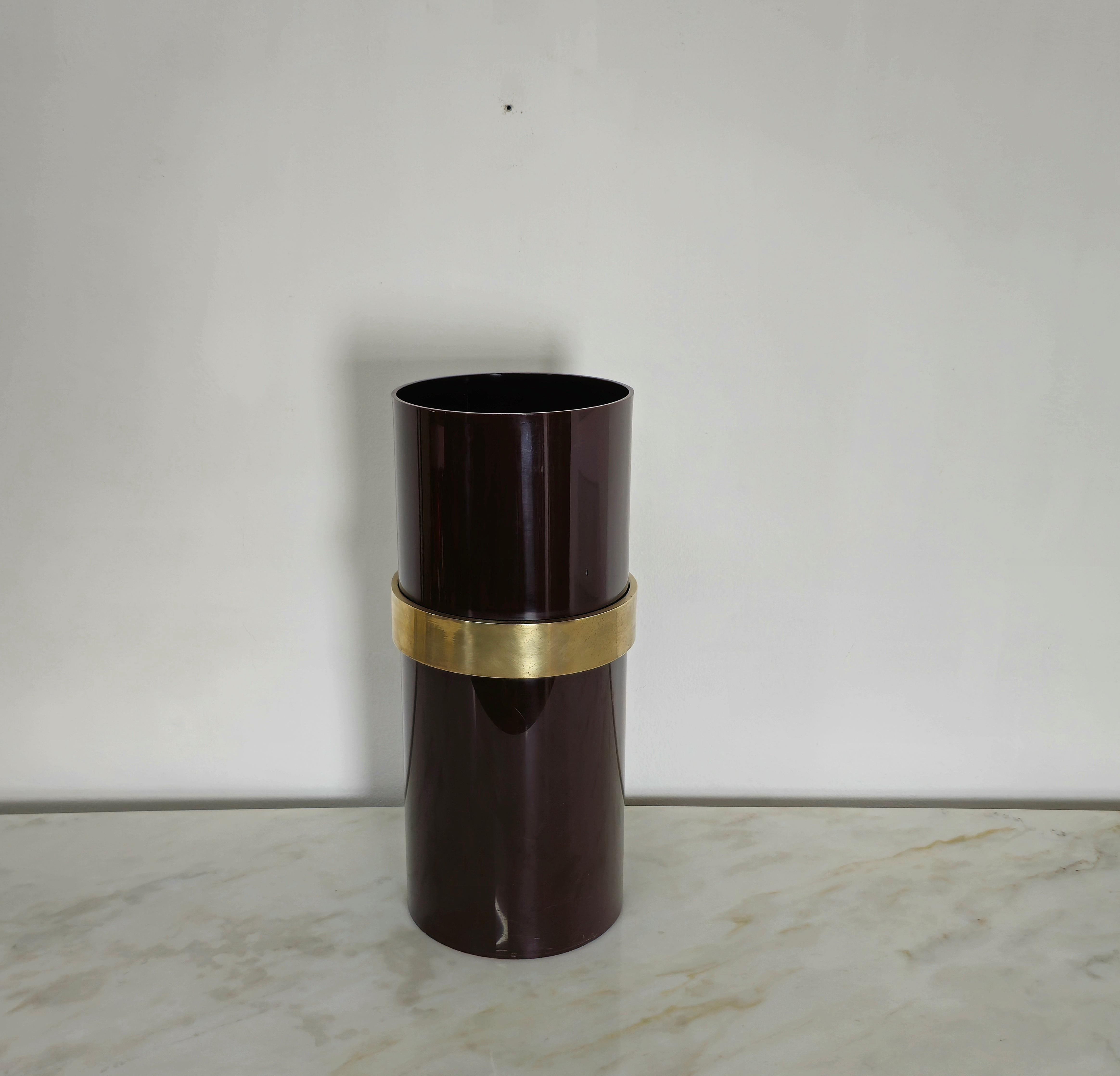 Midcentury Umbrella Stand Brown Plastic Brass Cylindrical Italian Design 1970s For Sale 1
