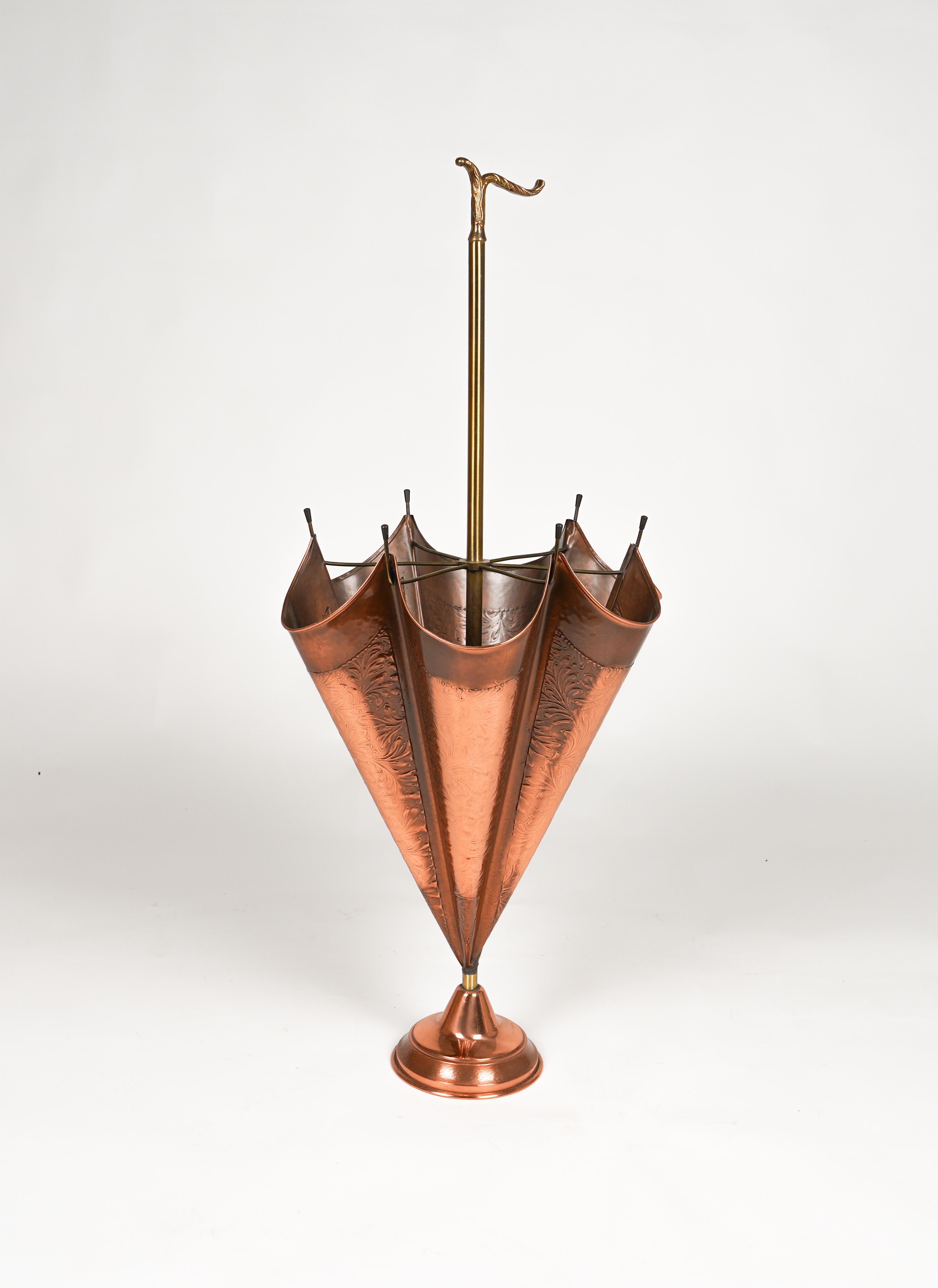 Umbrella stand shaped umbrella in copper and brass.

Made in Italy in the 1970s.