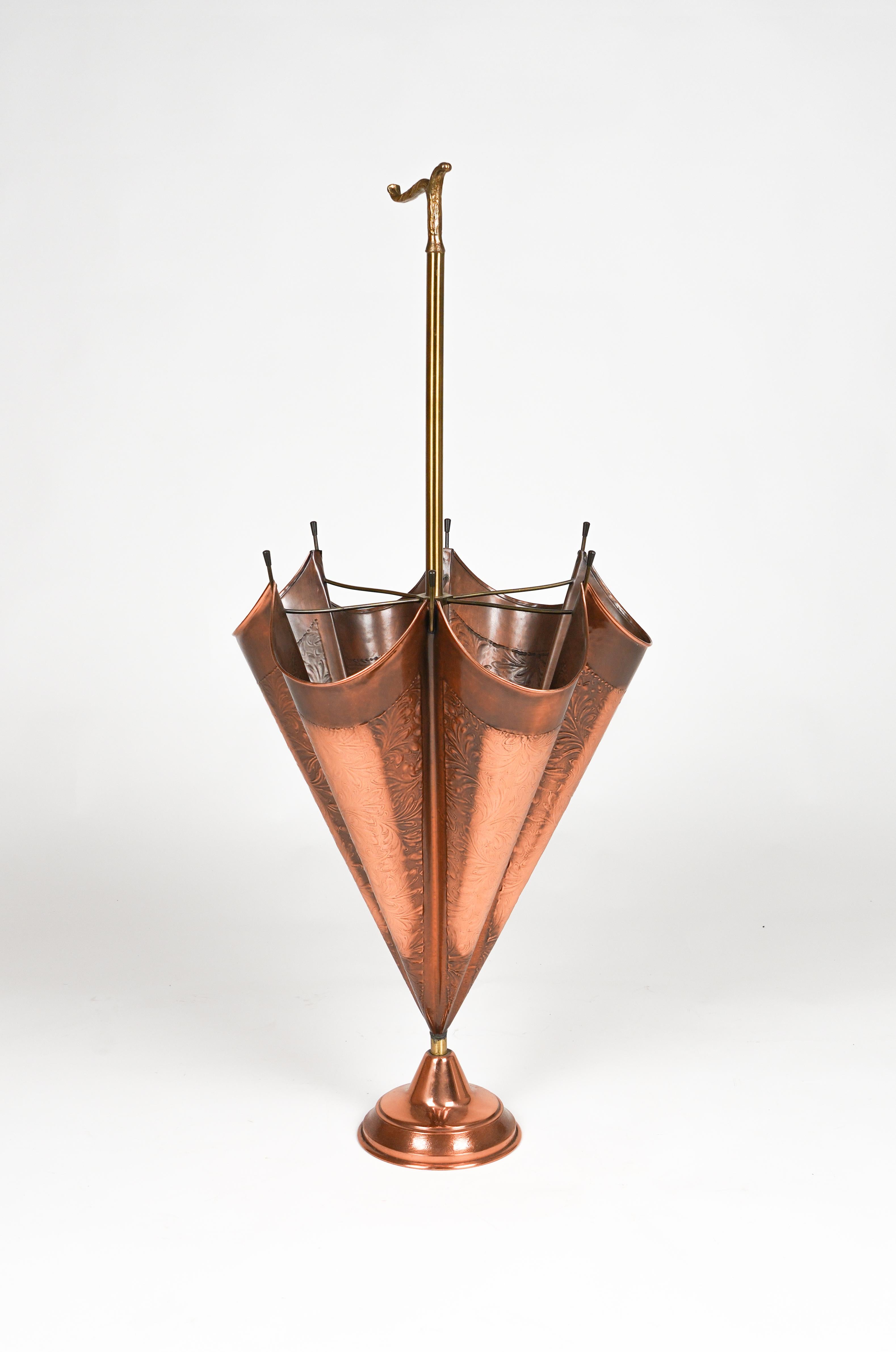 Midcentury Umbrella Stand in Copper and Brass, Italy 1970s In Good Condition For Sale In Rome, IT