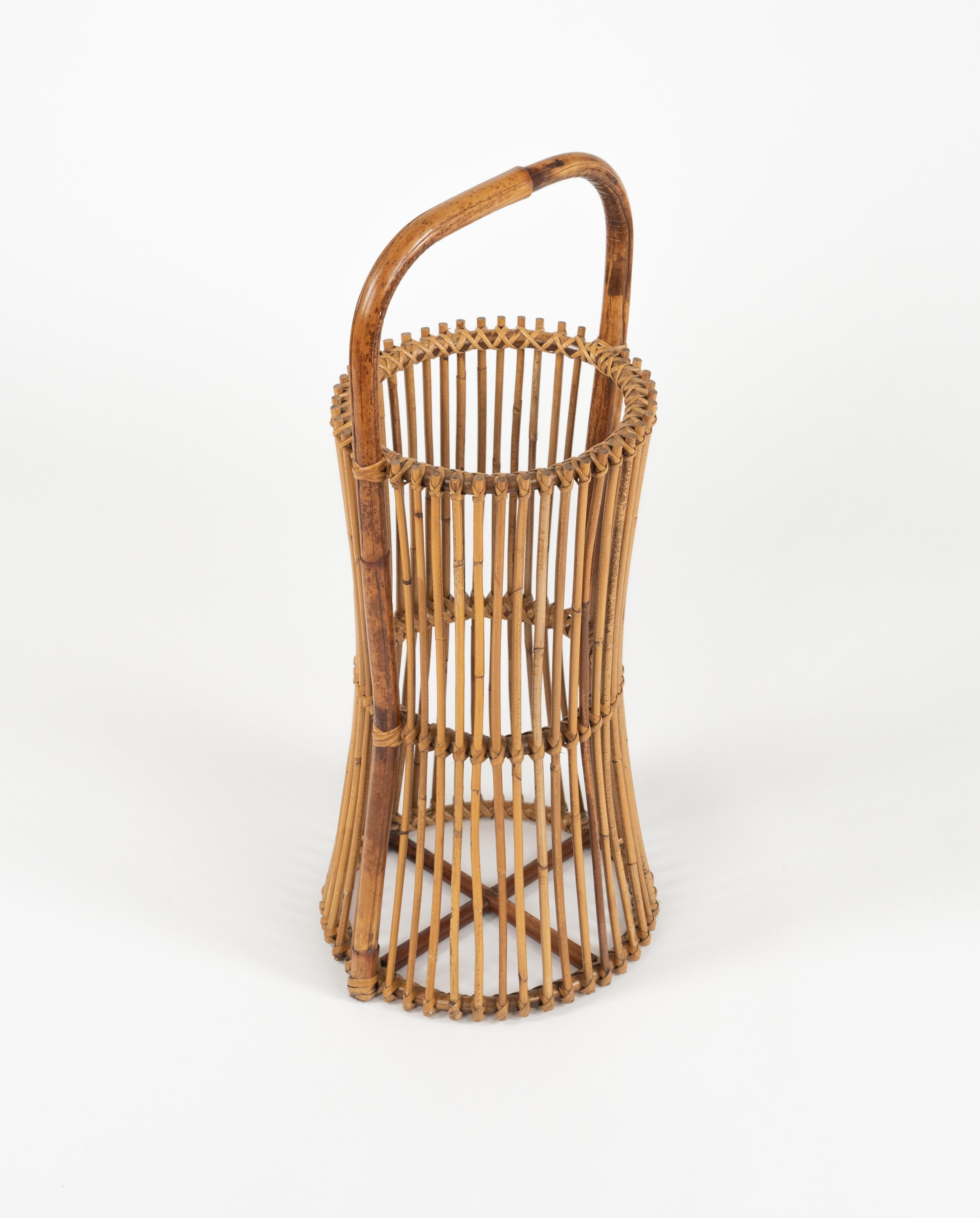 Mid-Century moderno Portaombrelli di metà secolo in rattan e bambù in stile Franco Albini, Italia 1960 in vendita