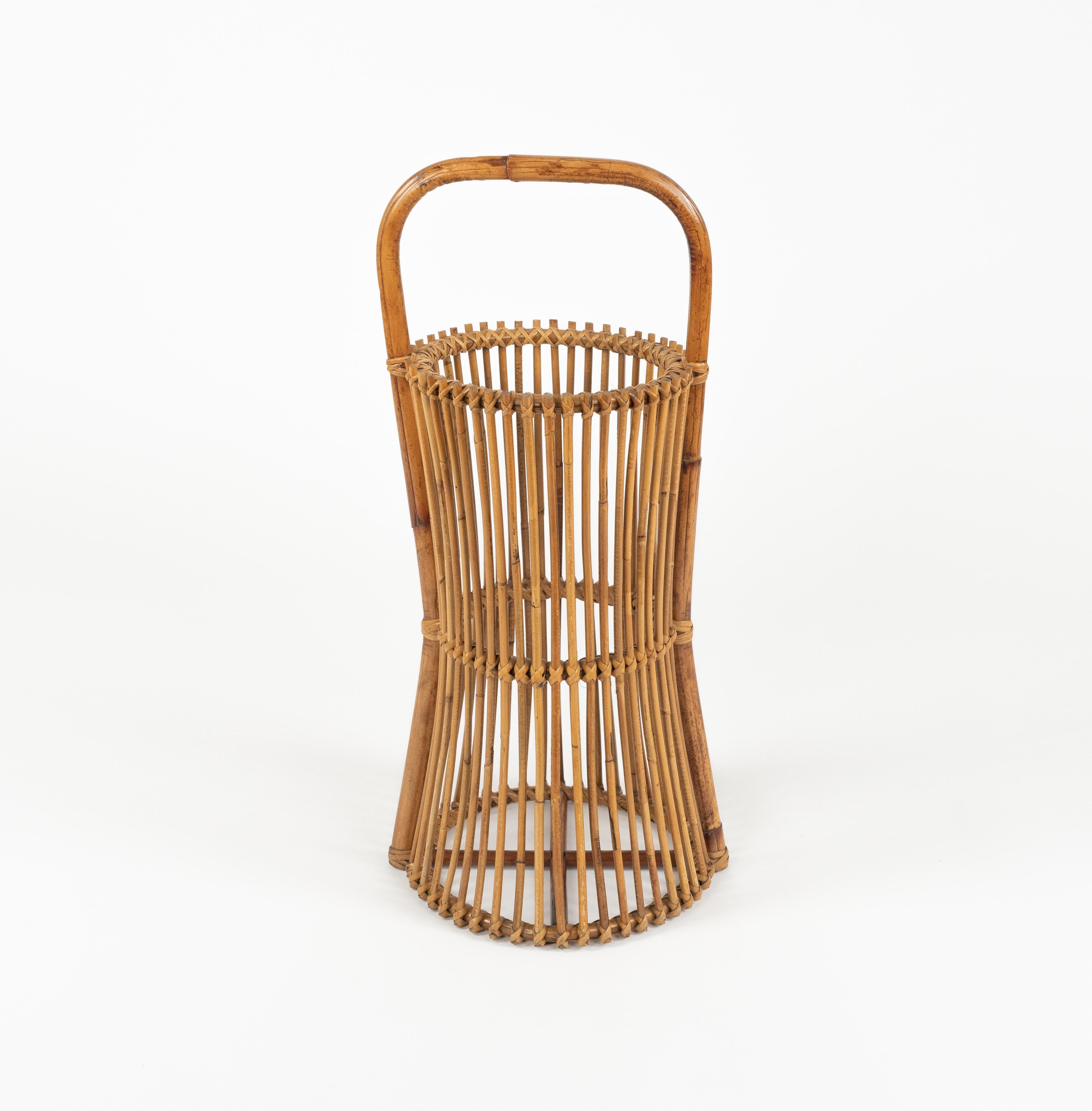 Portaombrelli di metà secolo in rattan e bambù in stile Franco Albini, Italia 1960 In condizioni buone in vendita a Rome, IT