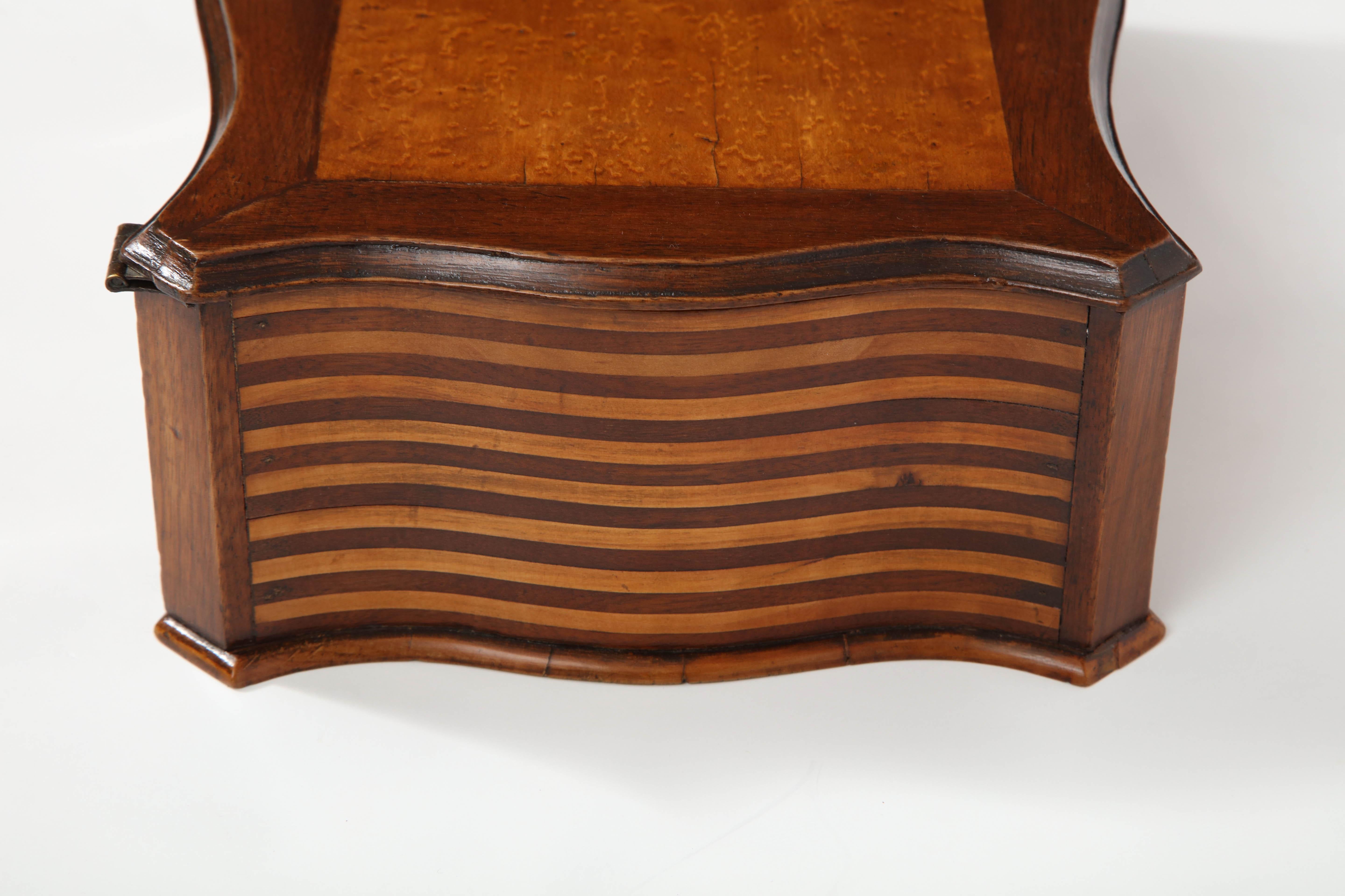 Midcentury Undulating Walnut and Maple Box In Excellent Condition For Sale In New York, NY