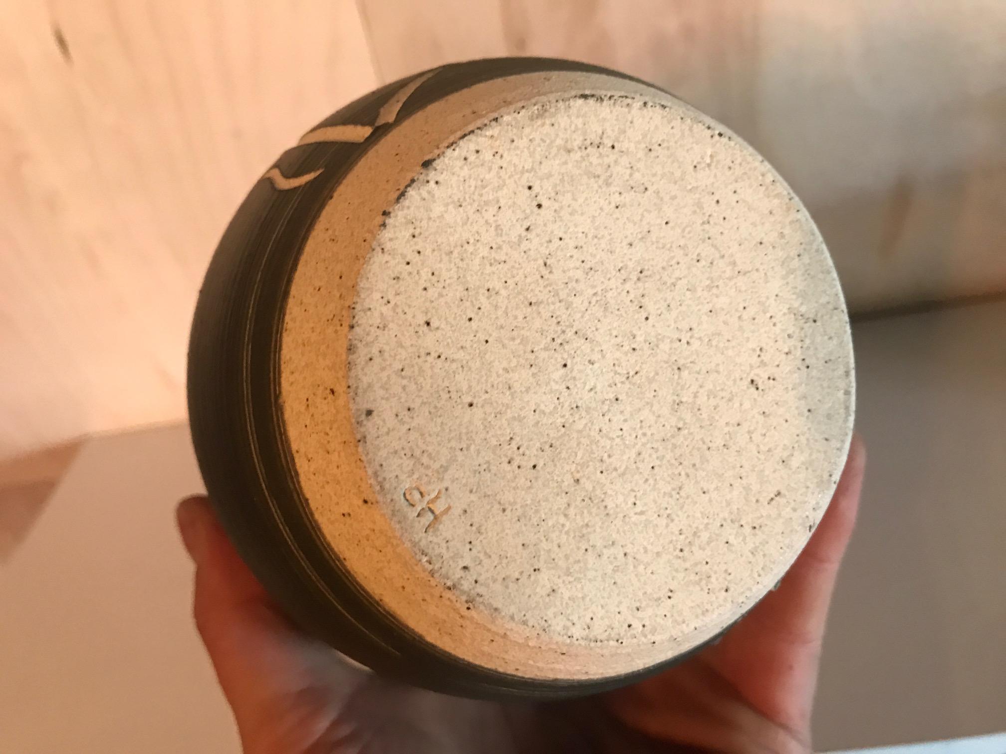 Midcentury Unique Design Vintage Ceramic Vase Pottery Art Studio Pot In Excellent Condition In Salt Lake City, UT