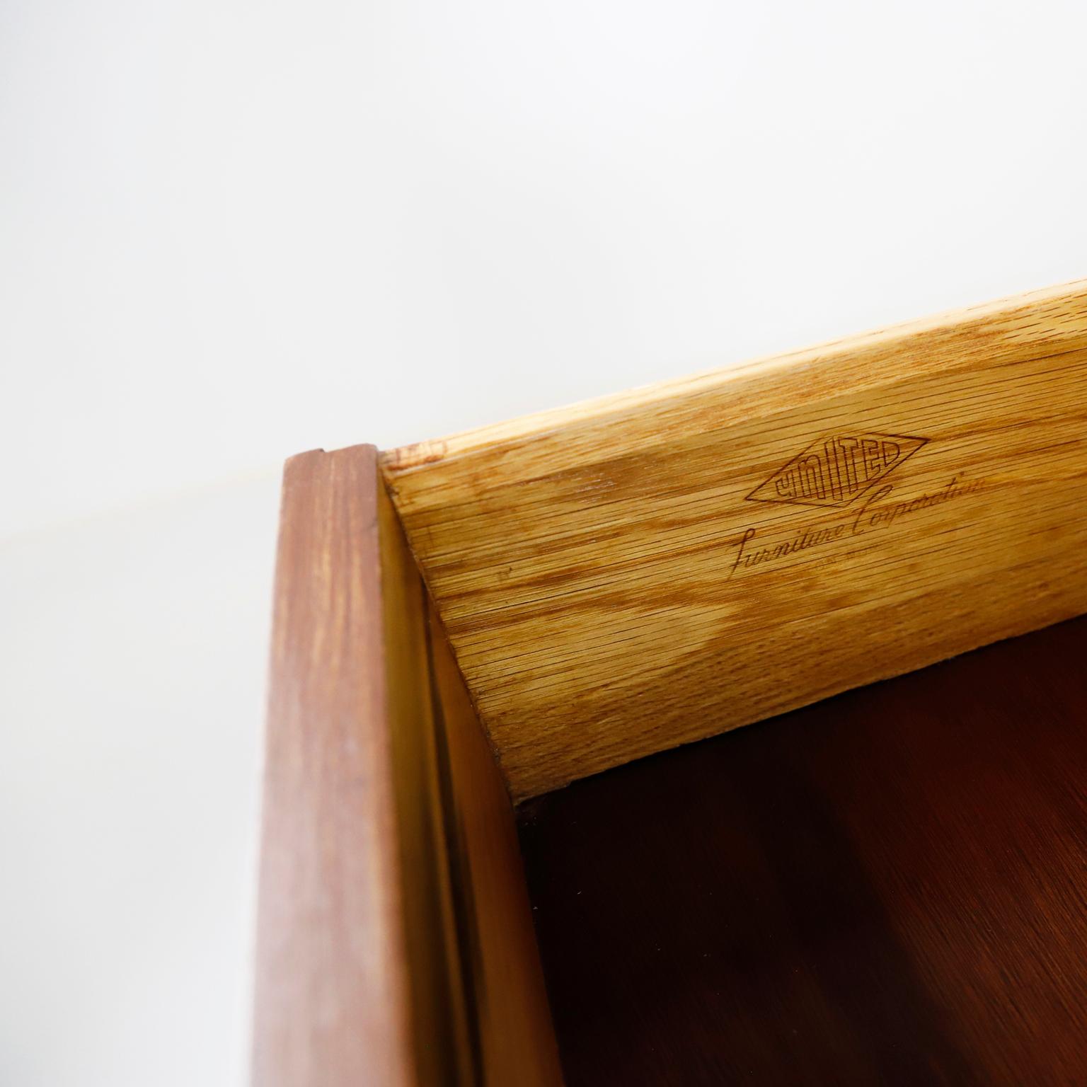 Scrivania di metà secolo della United Furniture Corporation In condizioni buone in vendita a Mexico City, CDMX
