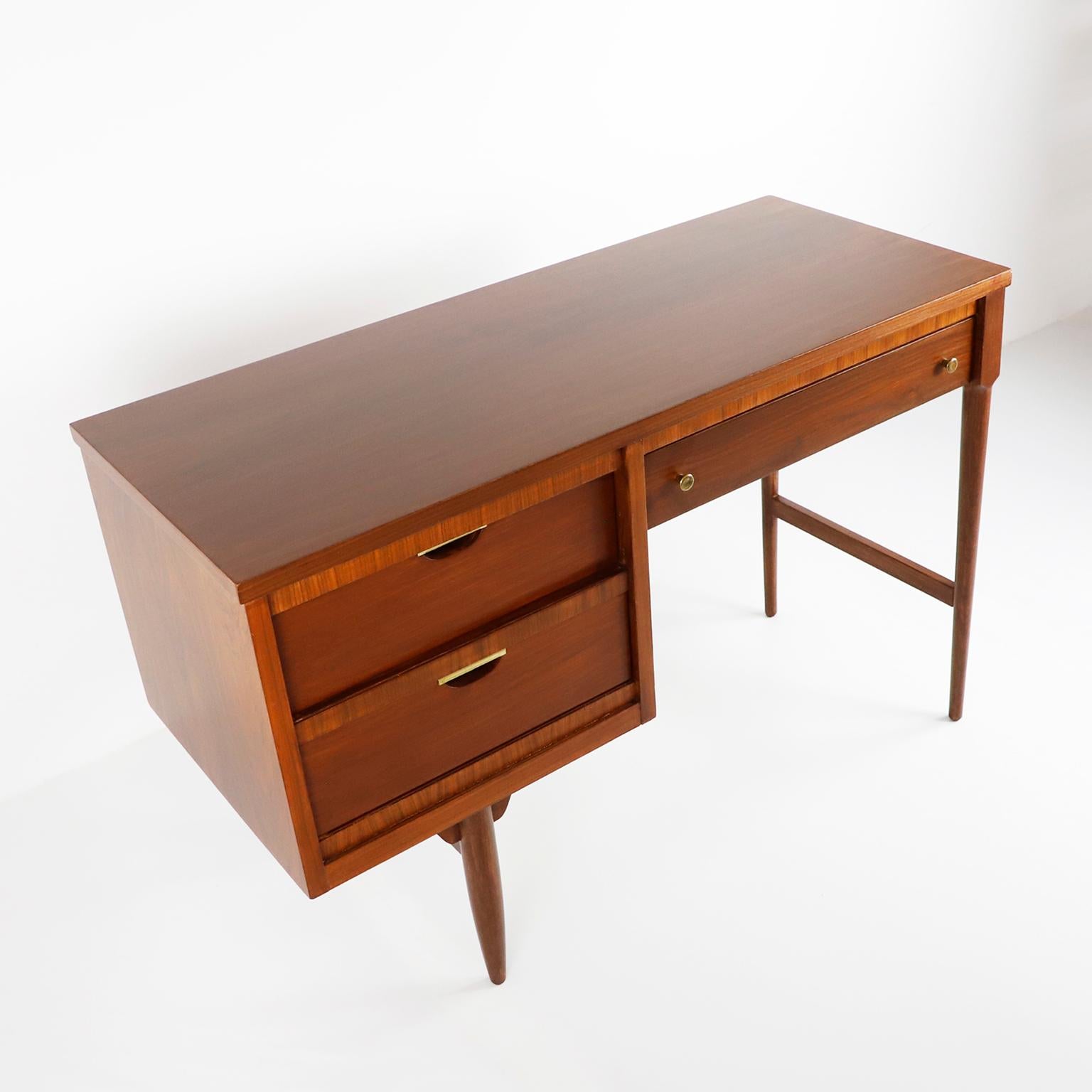 20th Century Midcentury United Furniture Corporation Desk For Sale