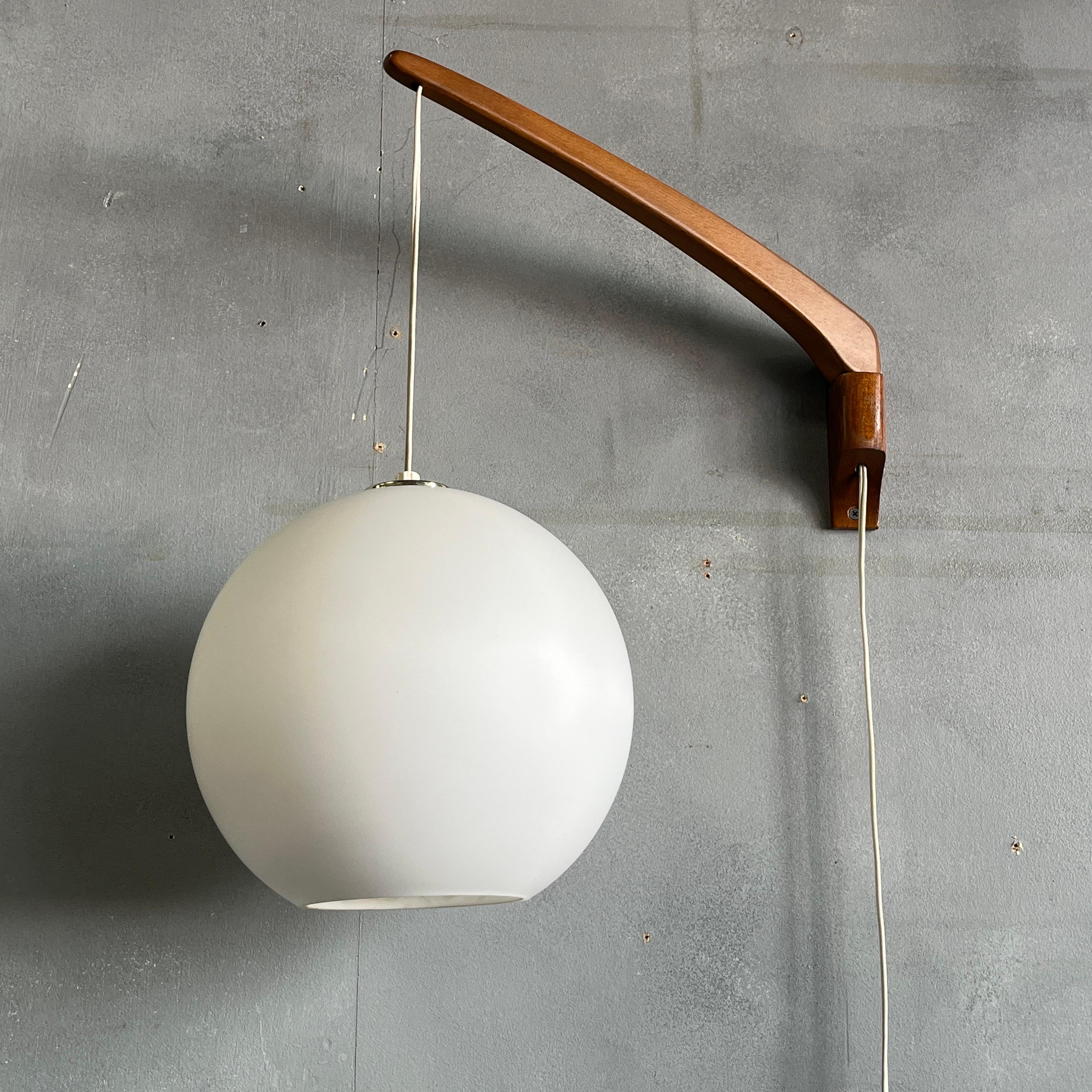 Midcentury Uno & Östen Kristiansson Adjustable Wall Lamp In Good Condition In BROOKLYN, NY