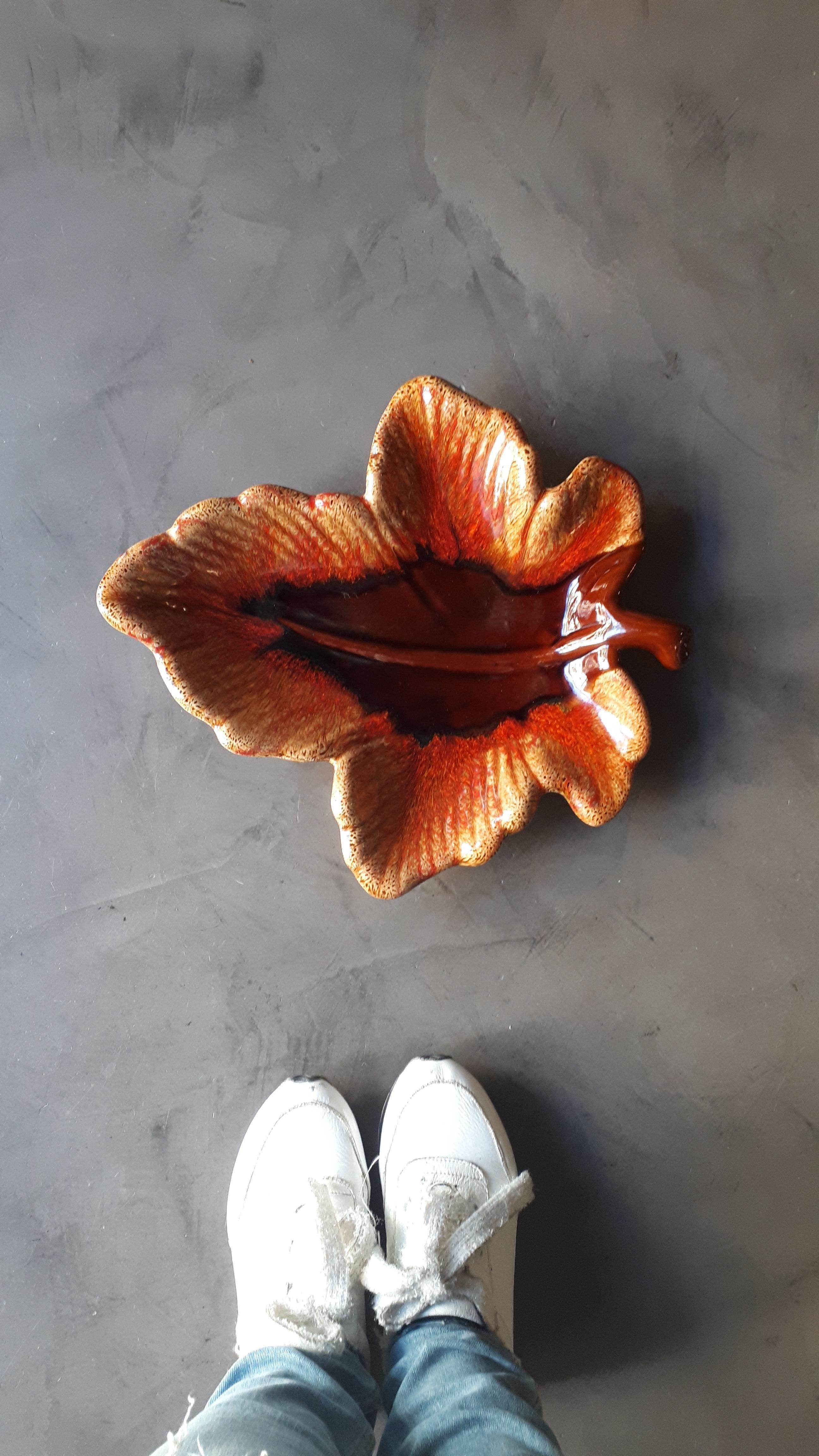 Midcentury Vallauris Leaf Design Majolica Ceramic Large Platter / Centerpiece For Sale 4