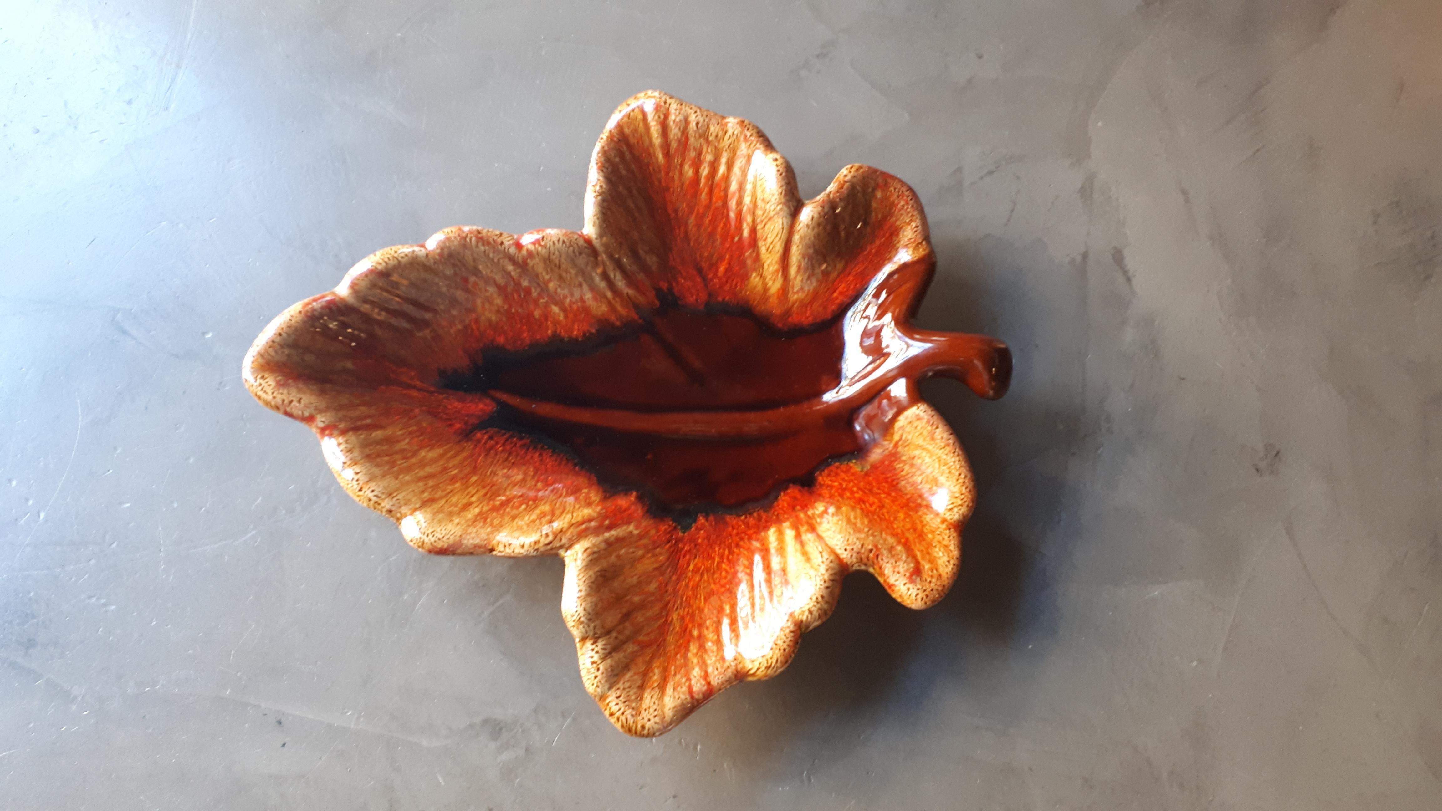 Midcentury Vallauris Leaf Design Majolica Ceramic Large Platter / Centerpiece For Sale 6
