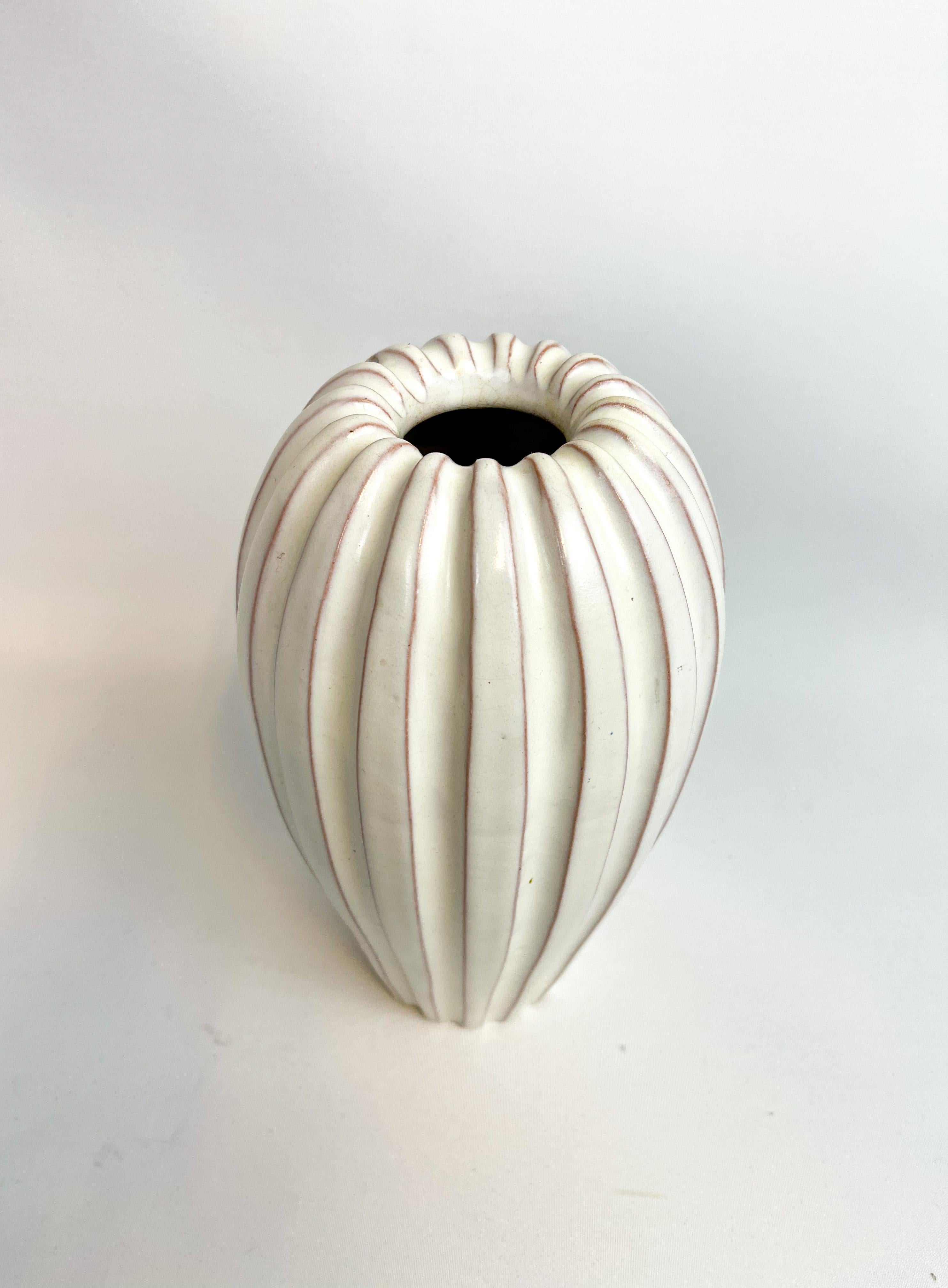 Midcentury Vase by Vicke Lindstrand, 1940s, Sweden In Good Condition For Sale In Hillringsberg, SE