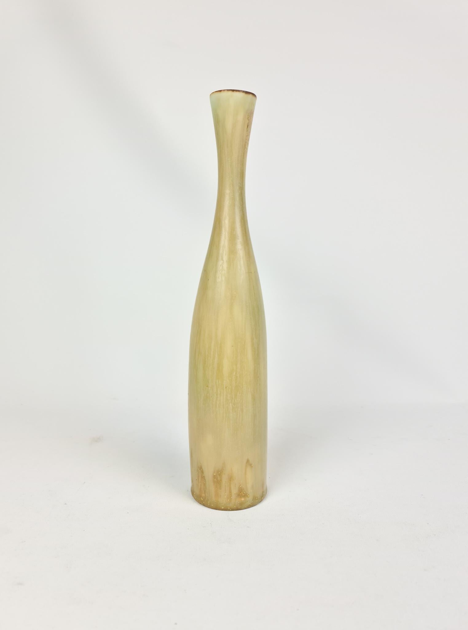 This vase from Rörstrand and maker or designer Carl Harry Stålhane, was made in Sweden in the midcentury. Its beautiful glazed combined with its incredible forms makes this an exceptional good piece.

Very good vintage condition.

Measures: H