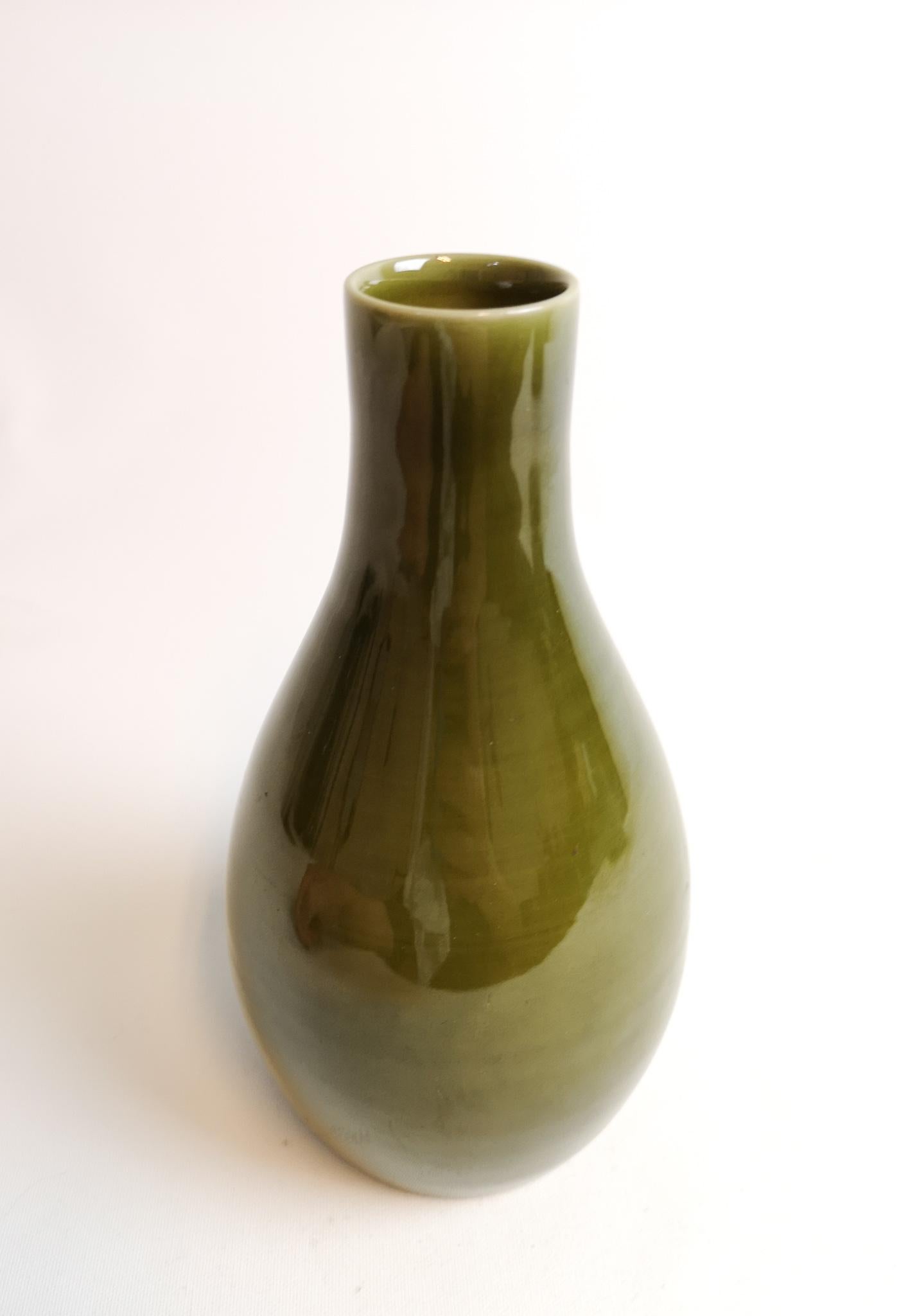 Very nice green colored vase from Rörstrand and maker/designer Carl Harry Stålhane. Made in Sweden in the midcentury. Beautiful glazed vases in good condition.


Measures: H 19, D 11 cm.