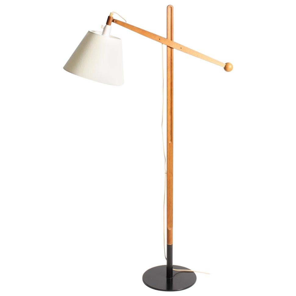 Midcentury "Vaterpump" Floor Lamp in Oak by Vilhelm Wohler for Le Klint For Sale