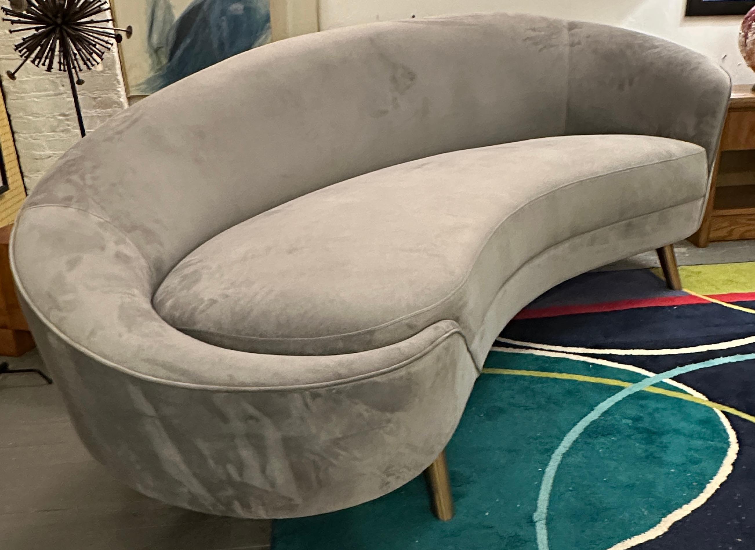 Midcentury Velvet Grey Curved Sofa with Brass Legs in Federico Munari Style In Good Condition In Pasadena, CA