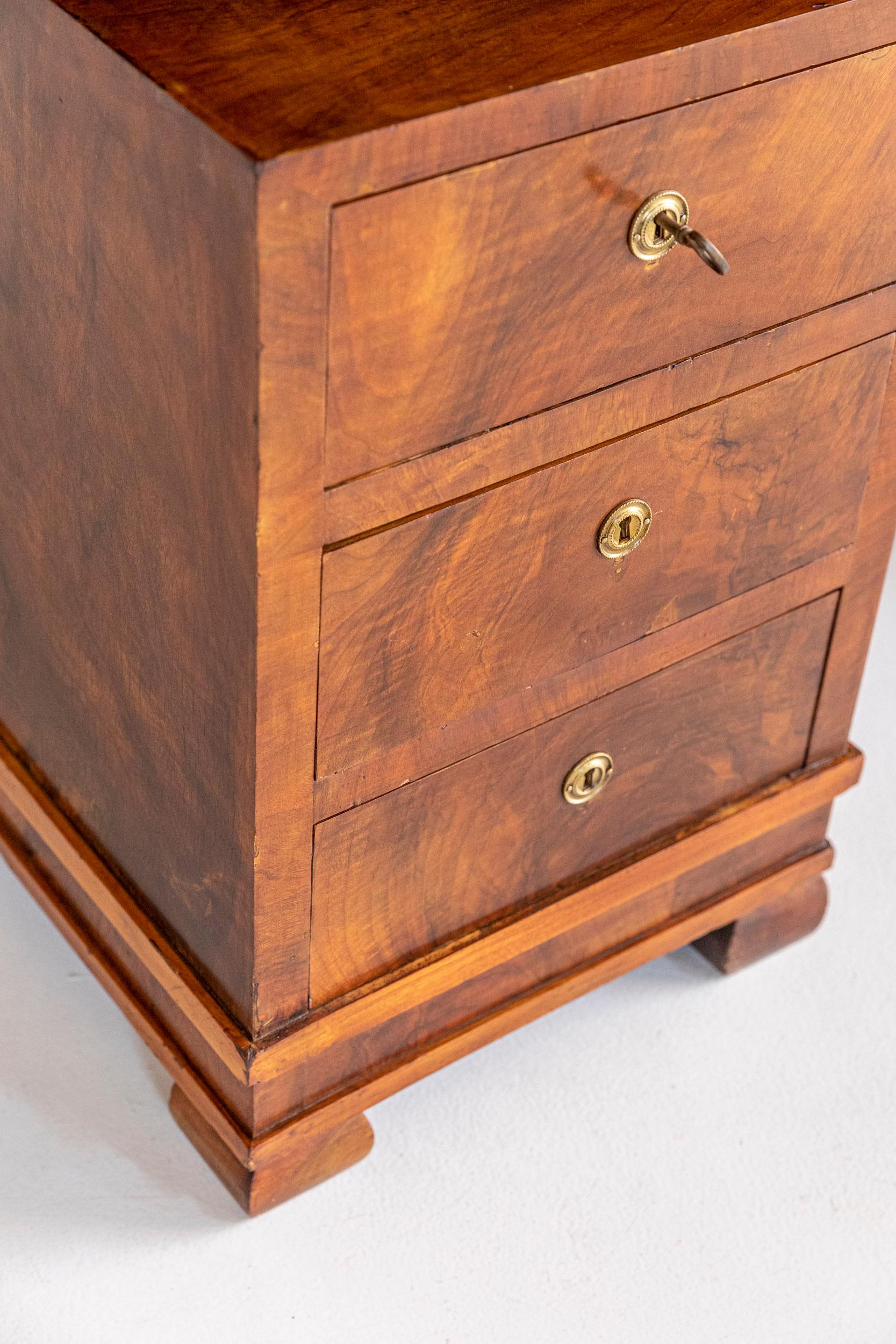 Veneered Walnut Writing Table For Sale 4