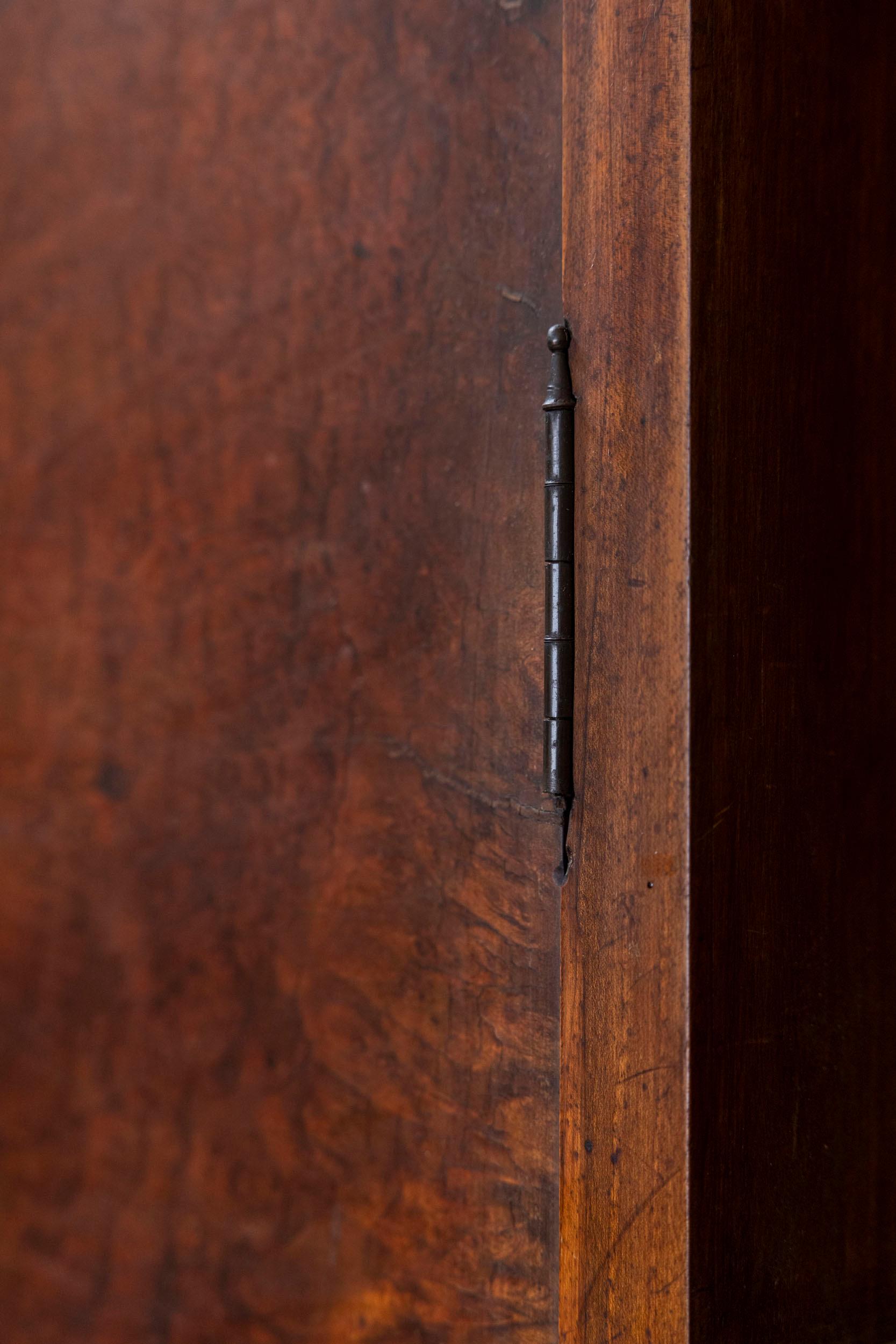 italien Armoire en bois plaqué du milieu du siècle, Italie années 1940 en vente